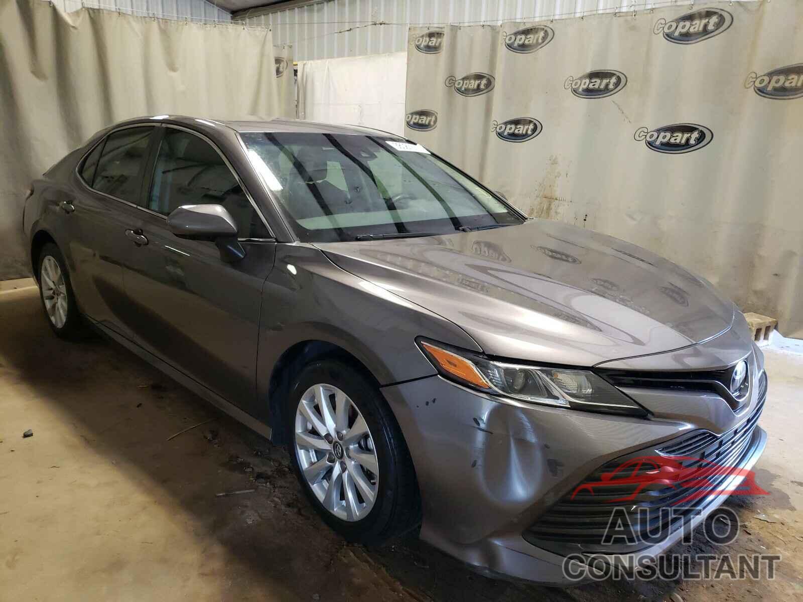 TOYOTA CAMRY 2018 - 4T1B11HK1JU032060