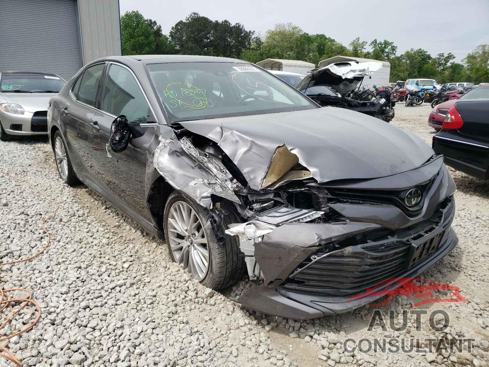 TOYOTA CAMRY 2018 - 4T1B11HK8JU049406