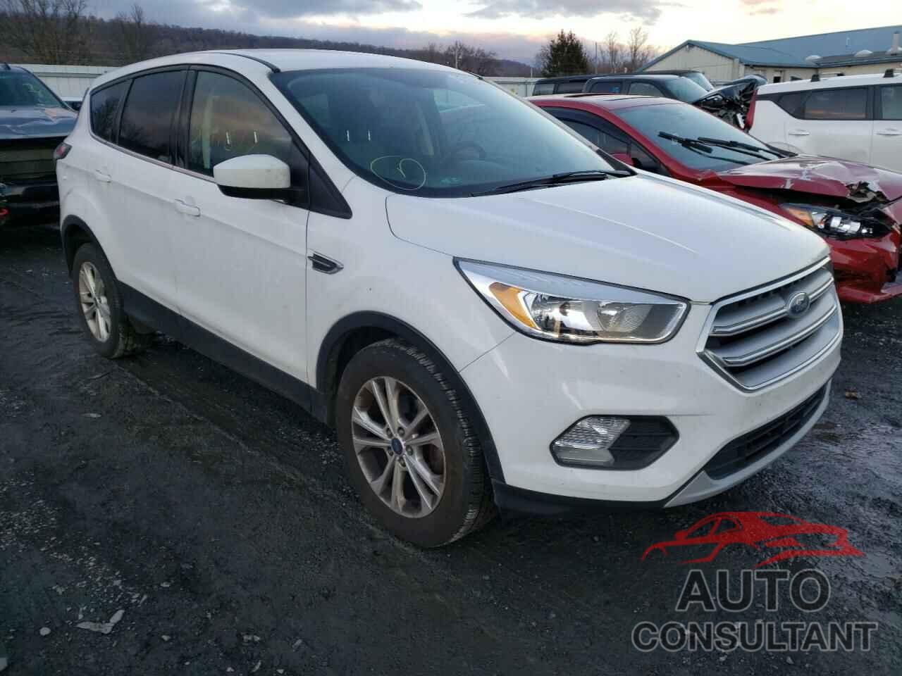 FORD ESCAPE 2017 - 1FMCU0GD0HUA15849