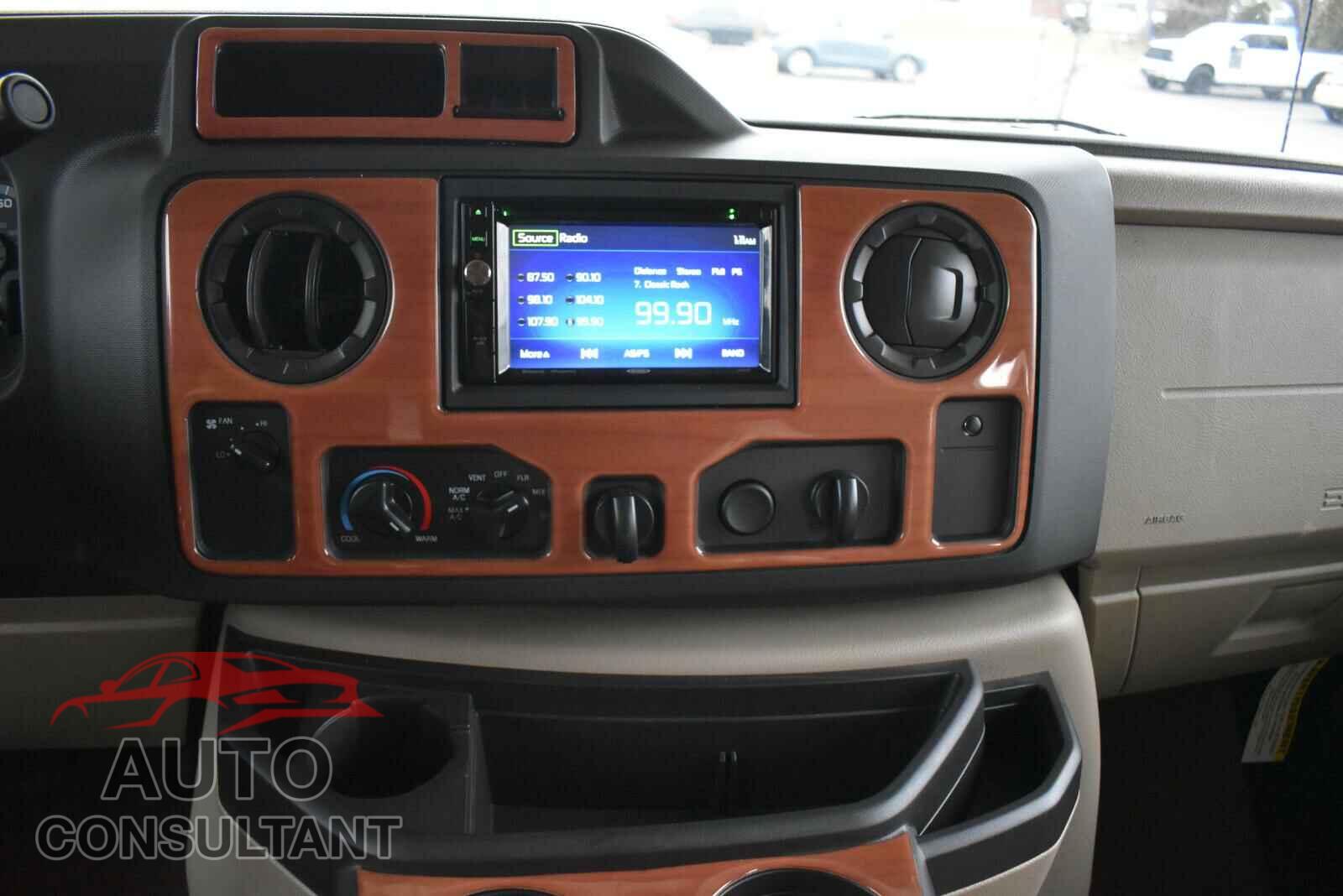FORD ECONOLINE 2017 - 1FDXE4FS3HDC78231