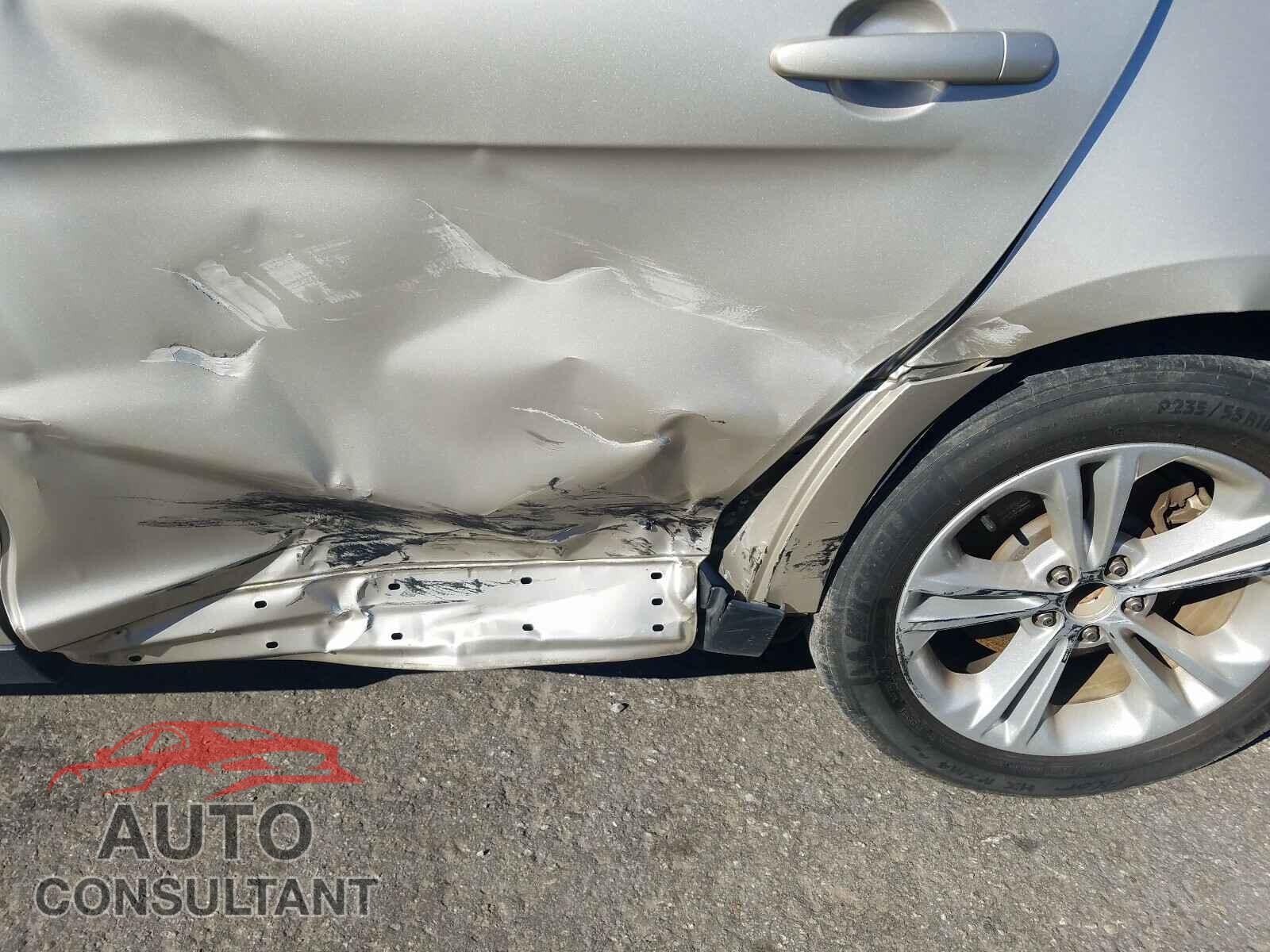 FORD TAURUS 2017 - KNDMB5C13H6282589