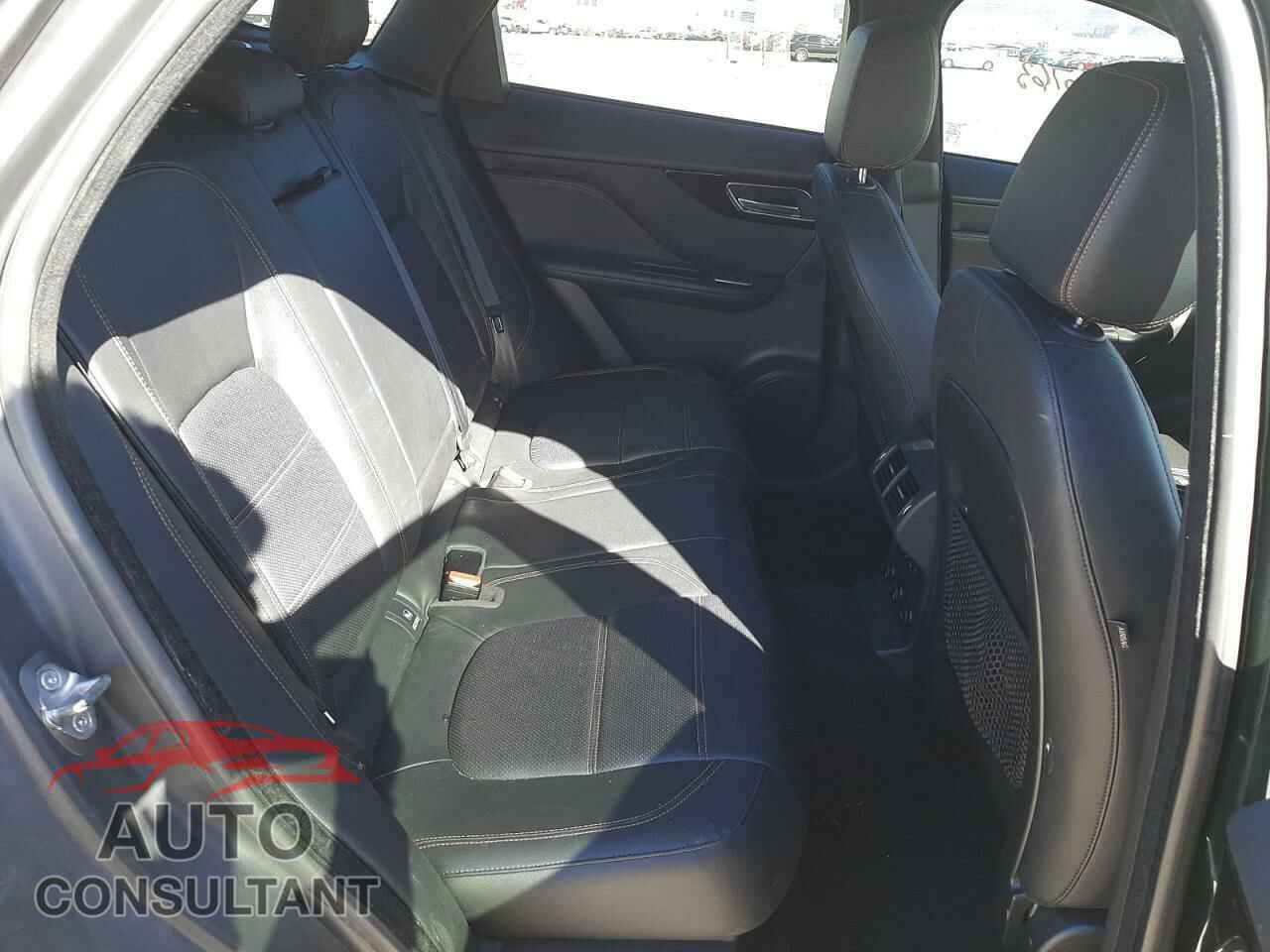 JAGUAR F-PACE 2017 - SADCK2BV7HA488742