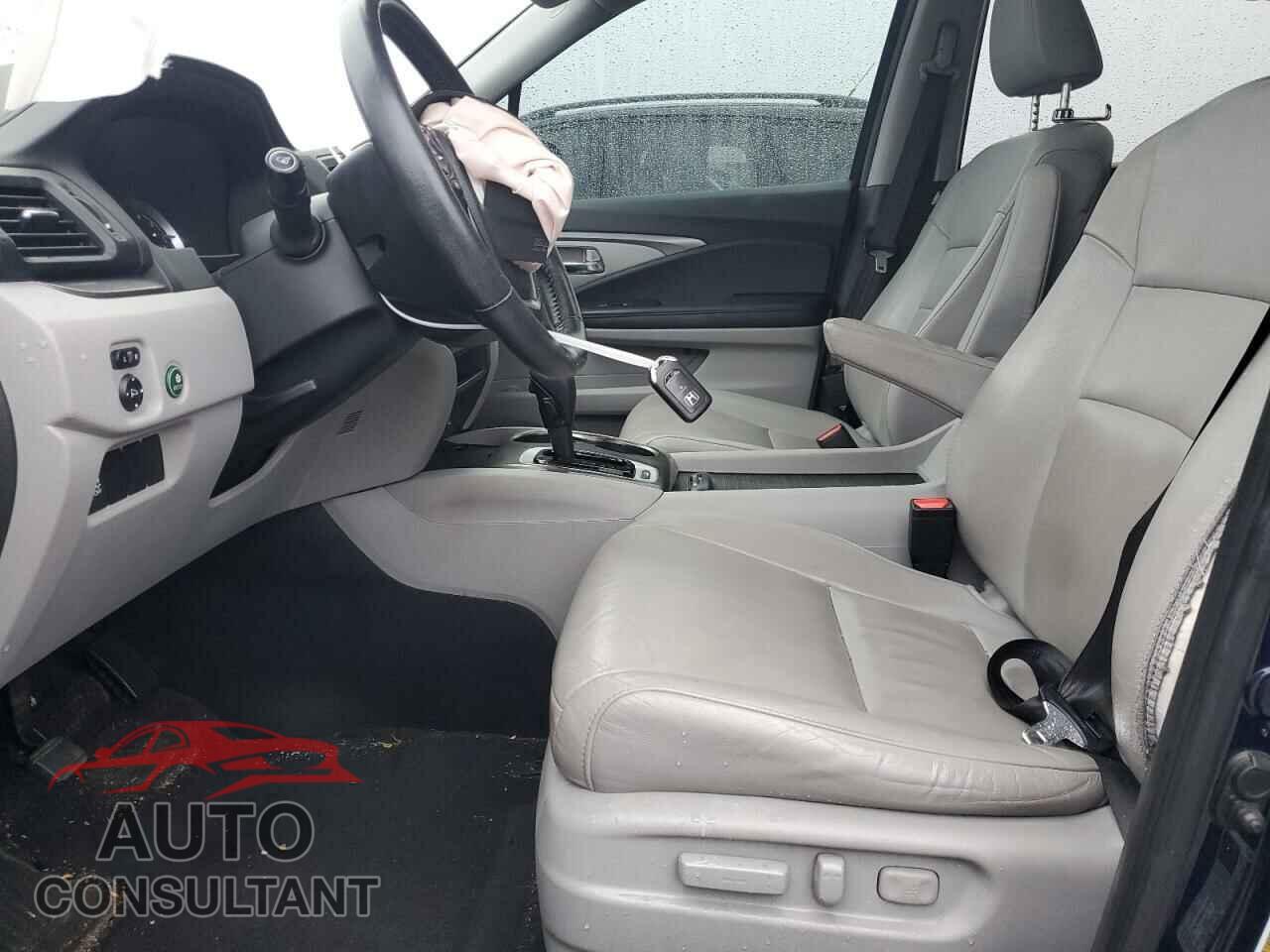HONDA PILOT 2017 - 5FNYF6H74HB007357
