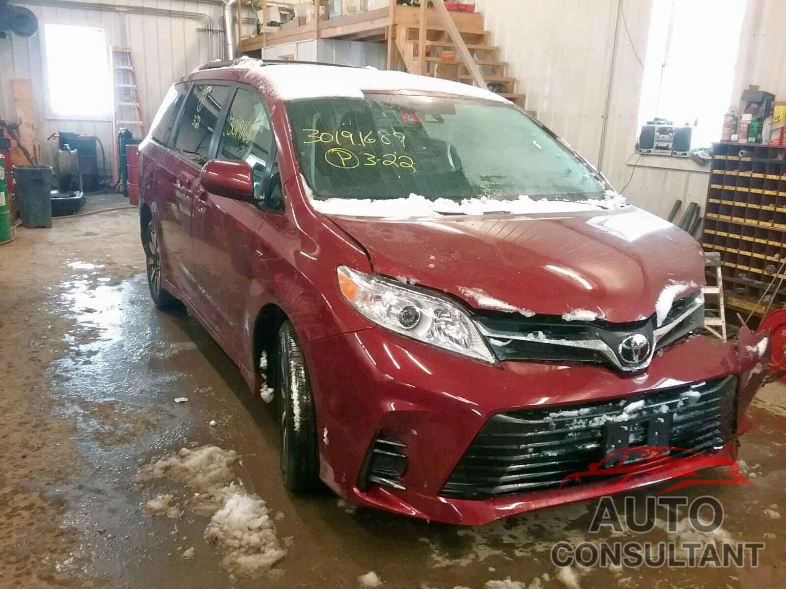 TOYOTA SIENNA LE 2019 - 5TDJZ3DC4KS219396