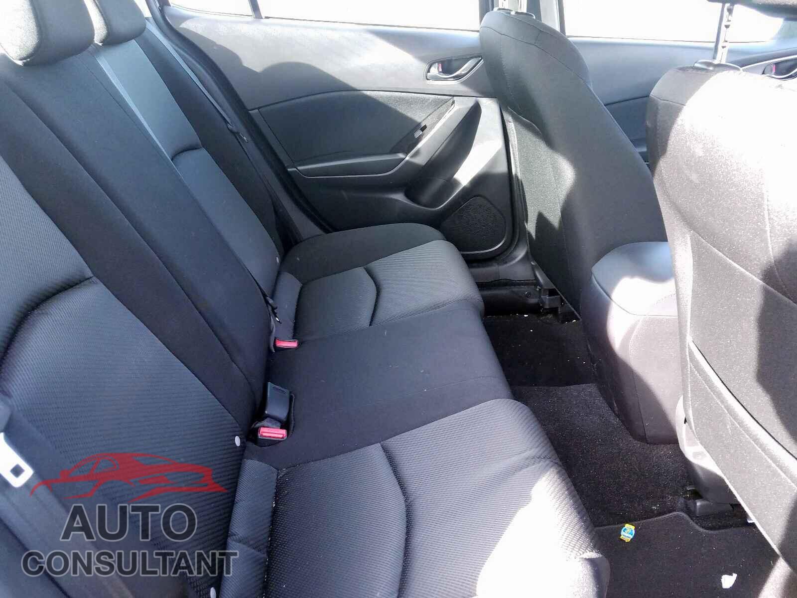 MAZDA 3 2018 - 1V2FR2CA6MC536776