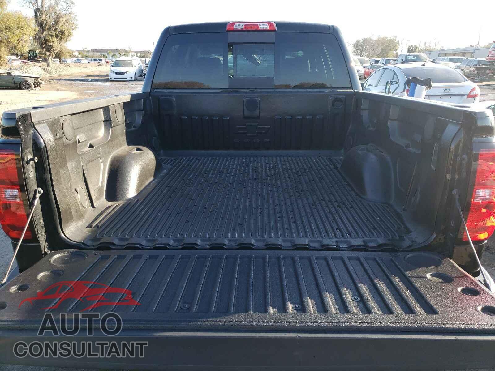 CHEVROLET SILVERADO 2018 - 3GCUKREC2JG466917