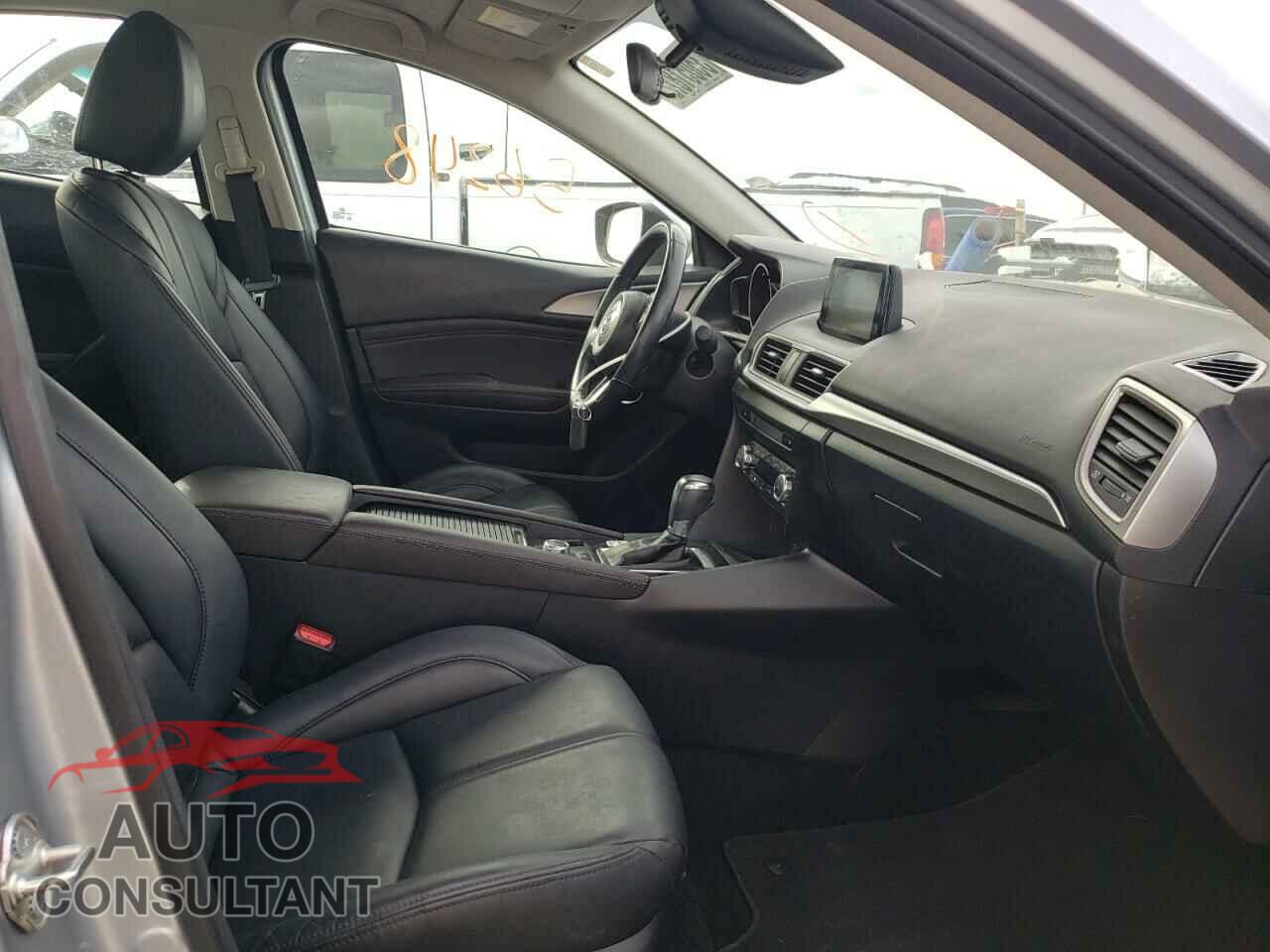 MAZDA 3 2018 - 3MZBN1V31JM181043