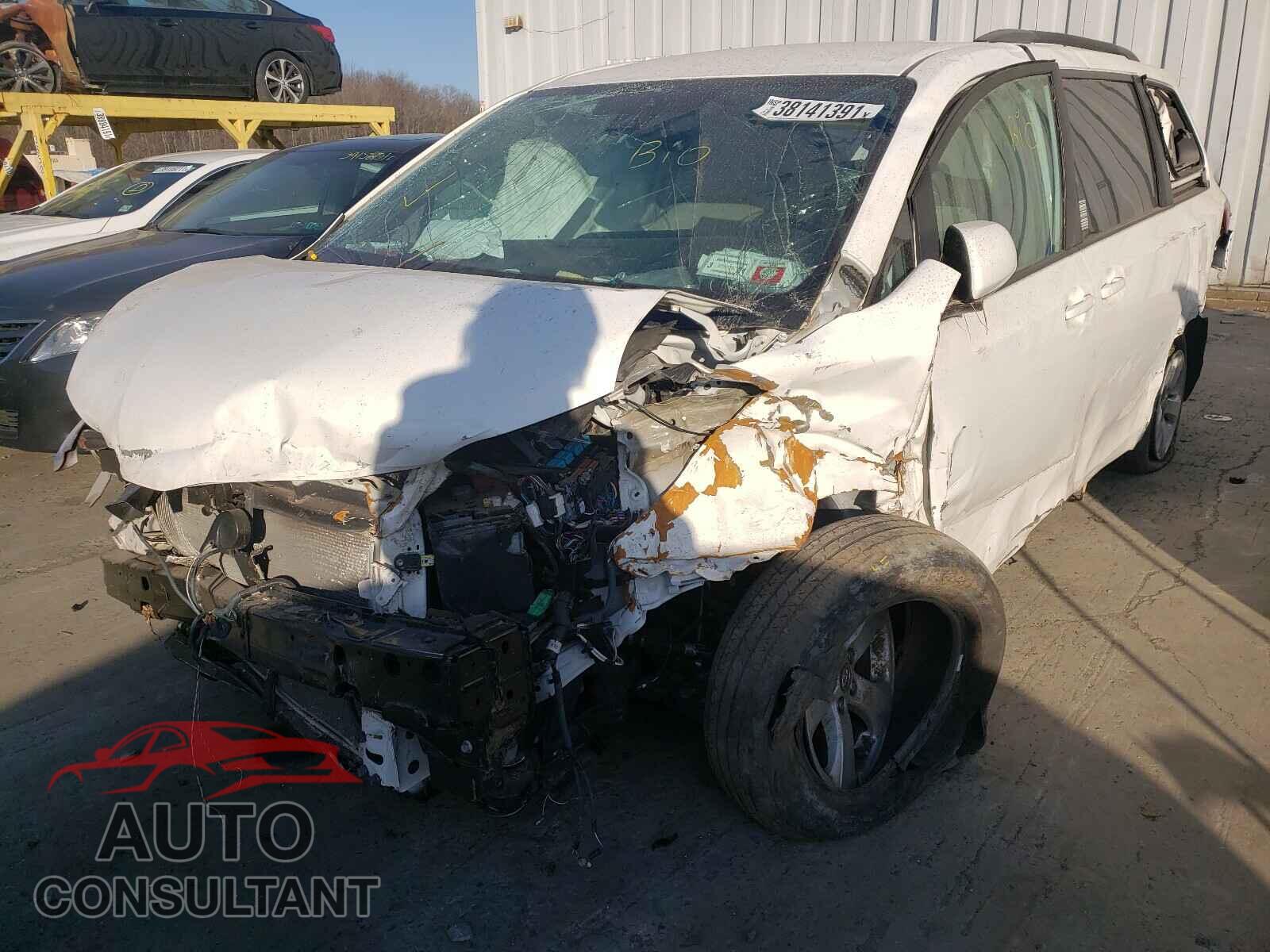 TOYOTA SIENNA 2019 - 5TDKZ3DC1KS007768