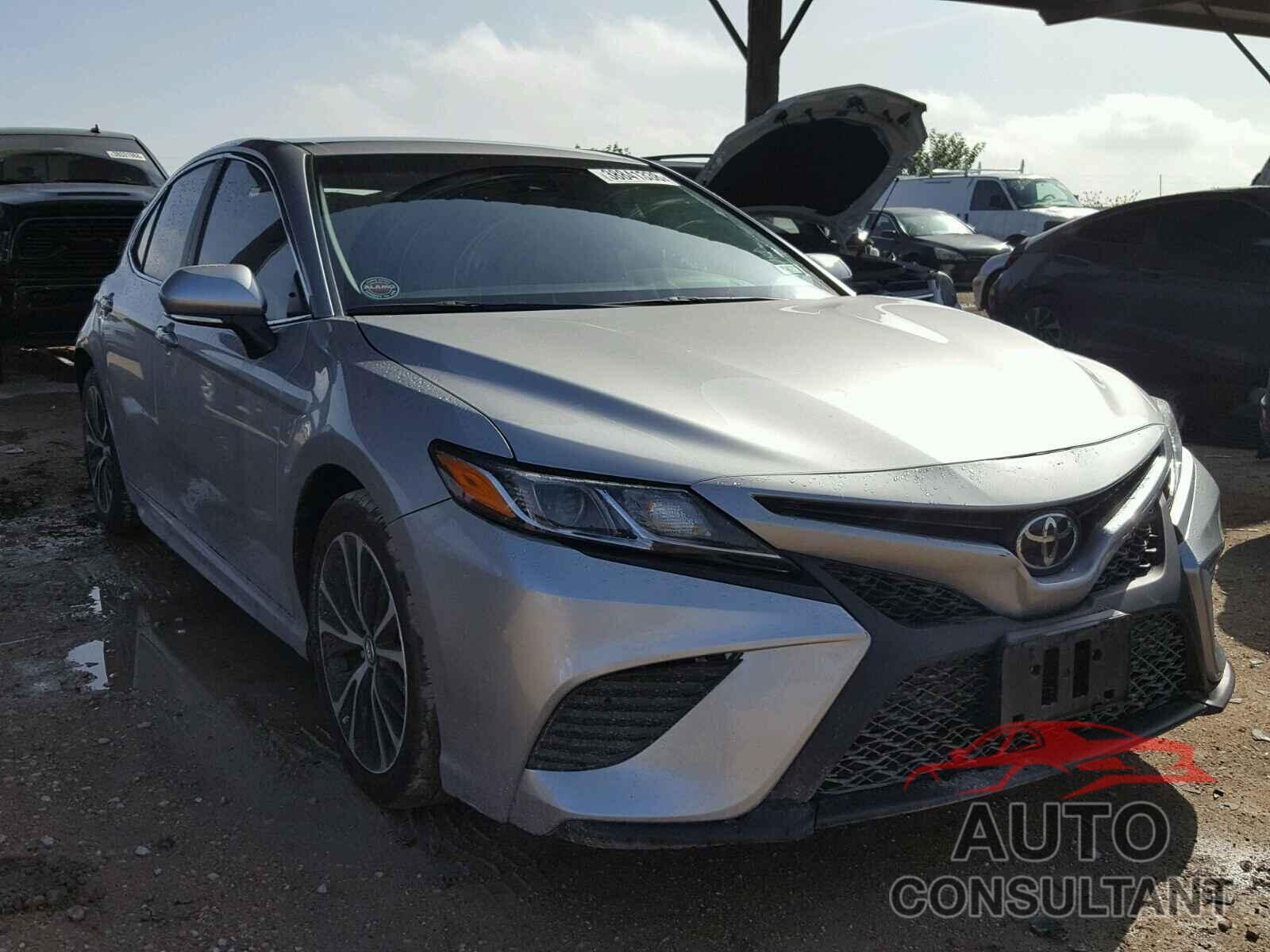 TOYOTA CAMRY 2018 - 4T1B11HK8JU030287