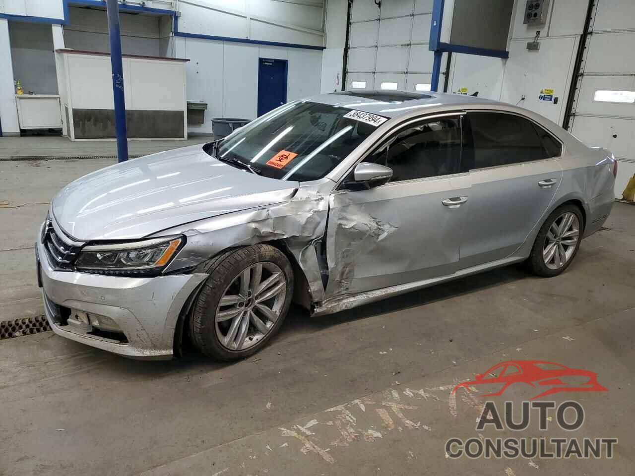 VOLKSWAGEN PASSAT 2018 - 1VWBA7A39JC044406
