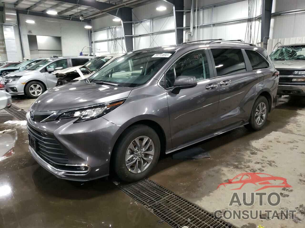 TOYOTA SIENNA 2022 - 5TDJRKEC9NS136494