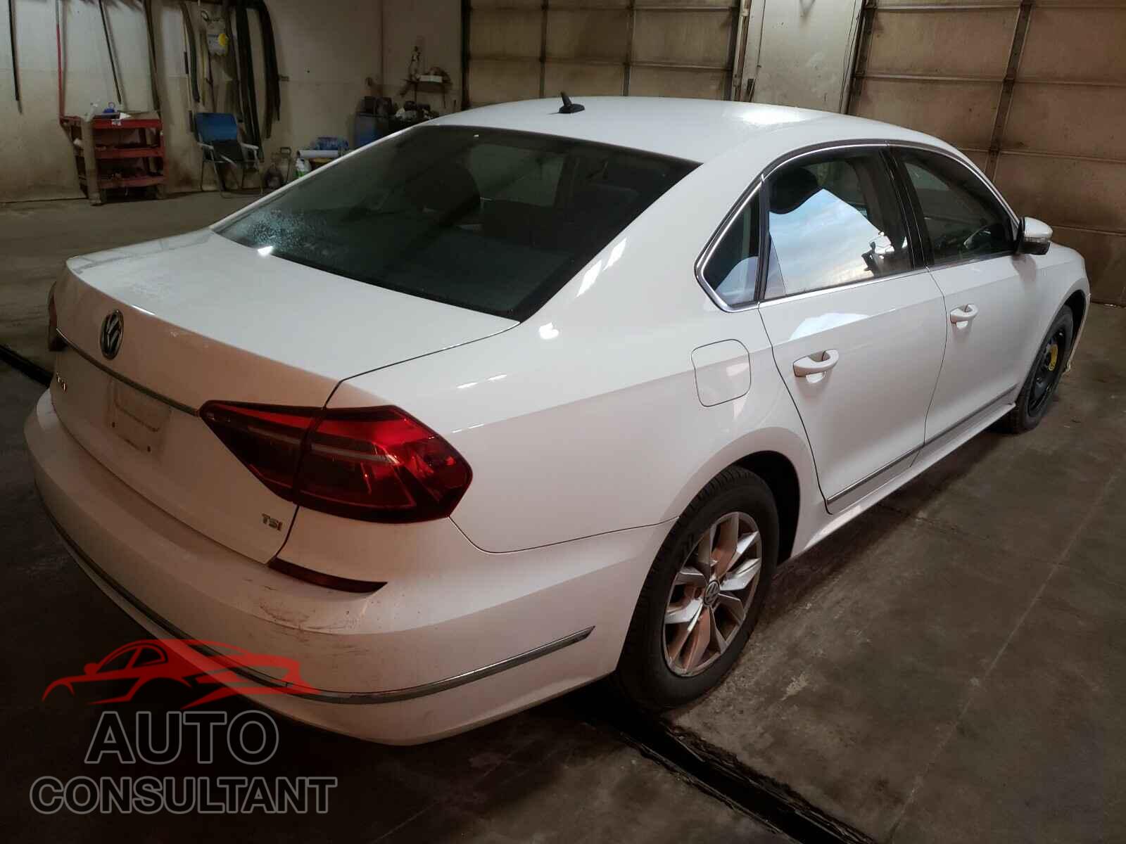 VOLKSWAGEN PASSAT 2017 - 1VWAT7A39HC001636