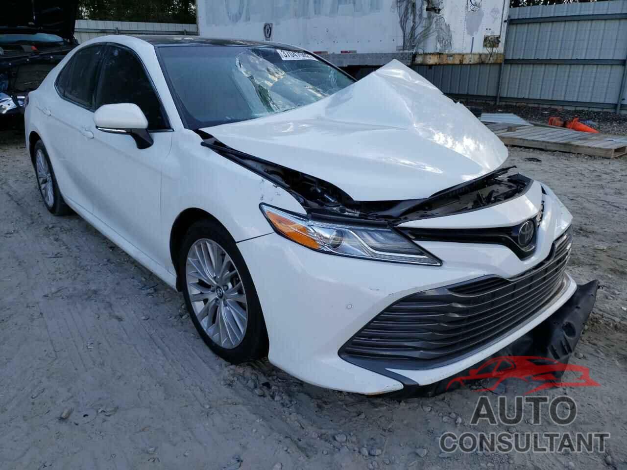 TOYOTA CAMRY 2018 - 4T1B11HK8JU104890