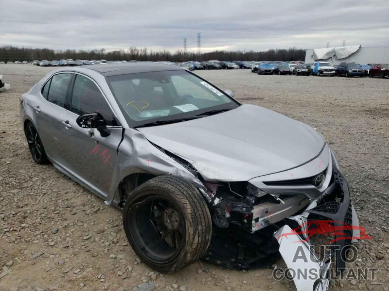 TOYOTA CAMRY 2018 - 4T1B61HK3JU080841
