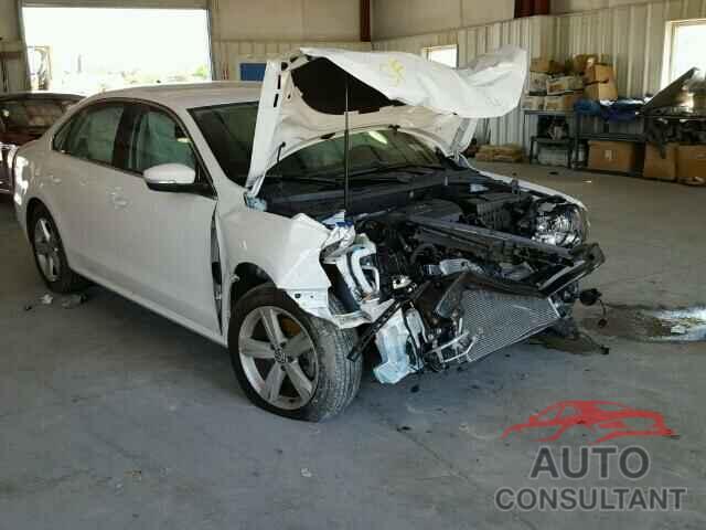 VOLKSWAGEN PASSAT 2015 - 1VWAT7A30FC089084
