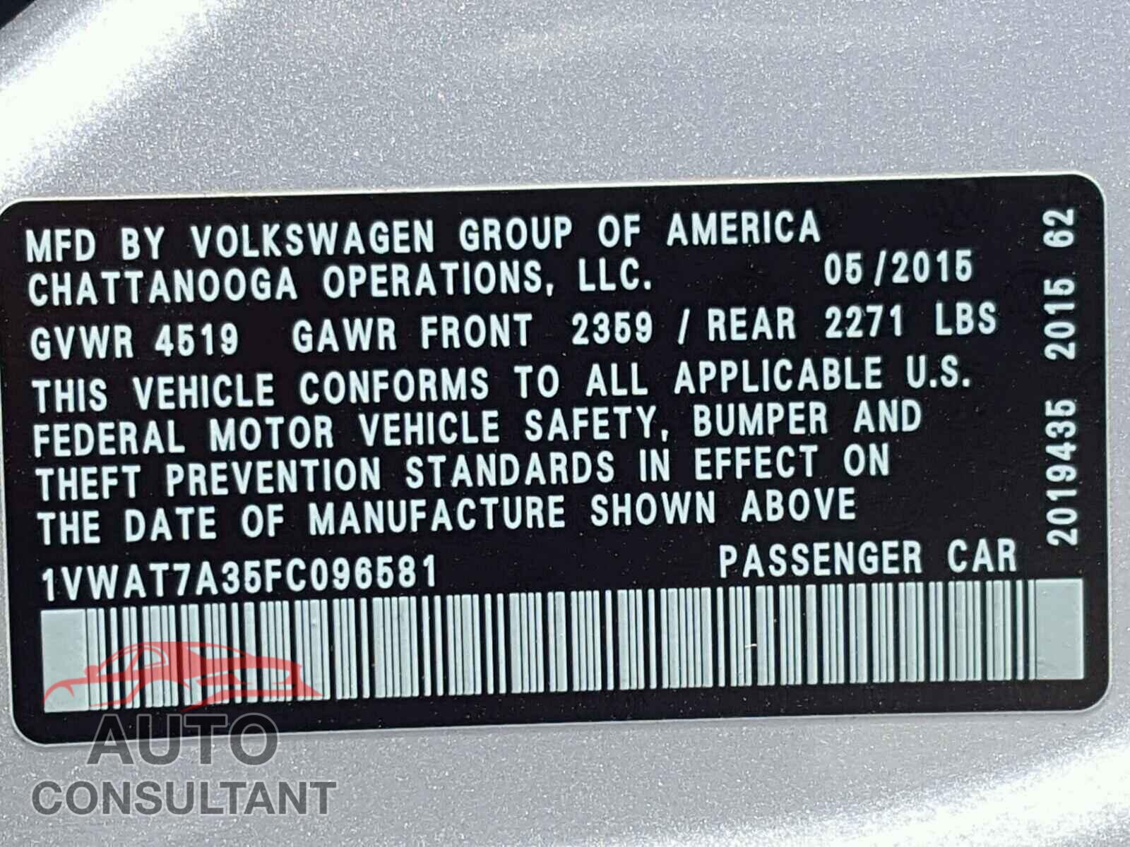 VOLKSWAGEN PASSAT 2015 - 1VWAT7A35FC096581