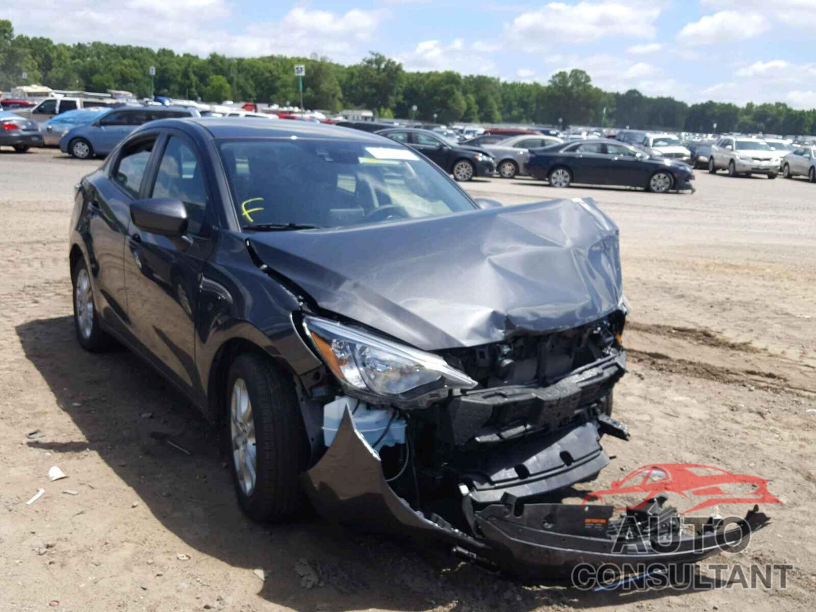 TOYOTA YARIS 2017 - 3MYDLBYV8HY195336