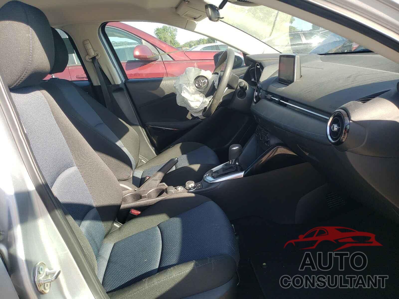 TOYOTA YARIS 2018 - 3MYDLBYV6JY311980