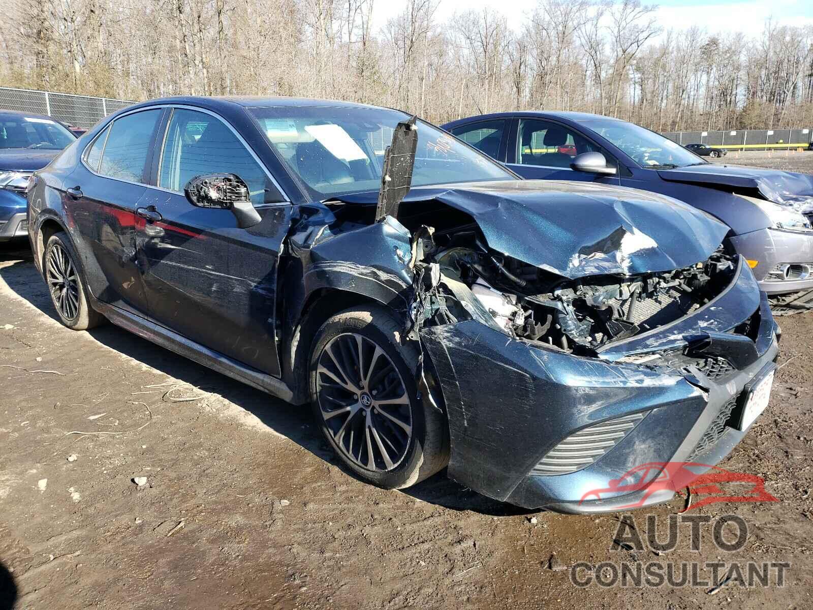 TOYOTA CAMRY 2018 - 4T1B11HK4JU584085