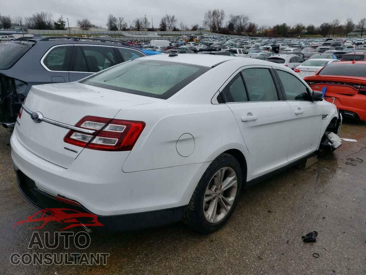 FORD TAURUS 2018 - 1FAHP2D89JG110103