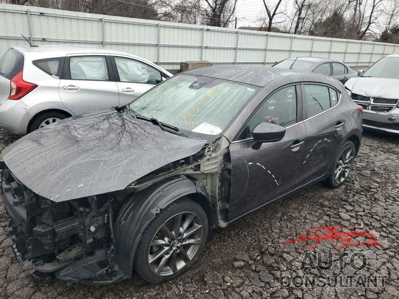 MAZDA 3 2018 - 3MZBN1L36JM185379