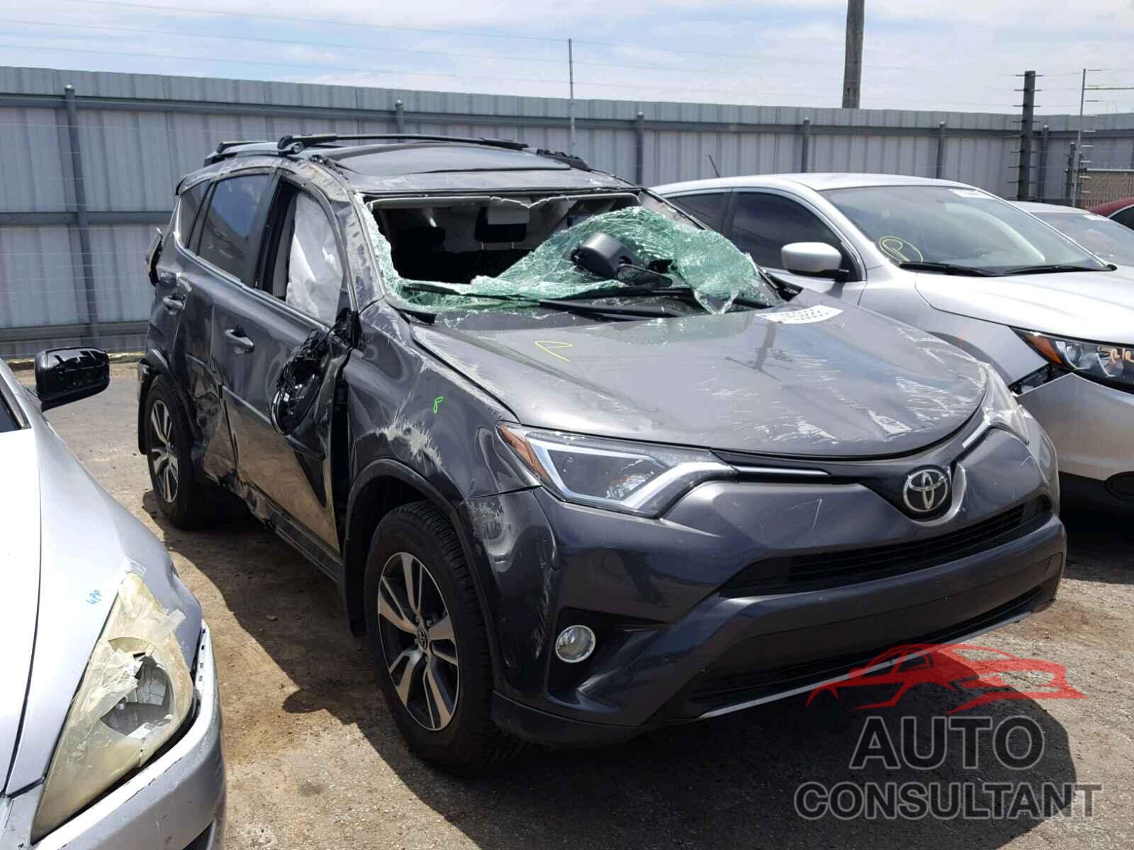 TOYOTA RAV4 XLE 2017 - JTMWFREV0HJ721877