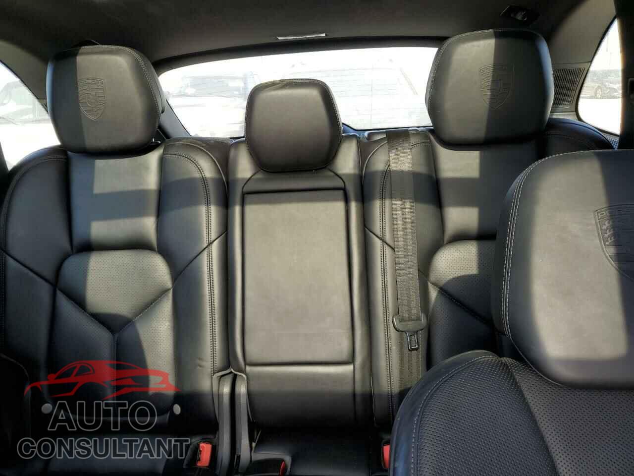 PORSCHE CAYENNE 2017 - WP1AA2A26HKA80285