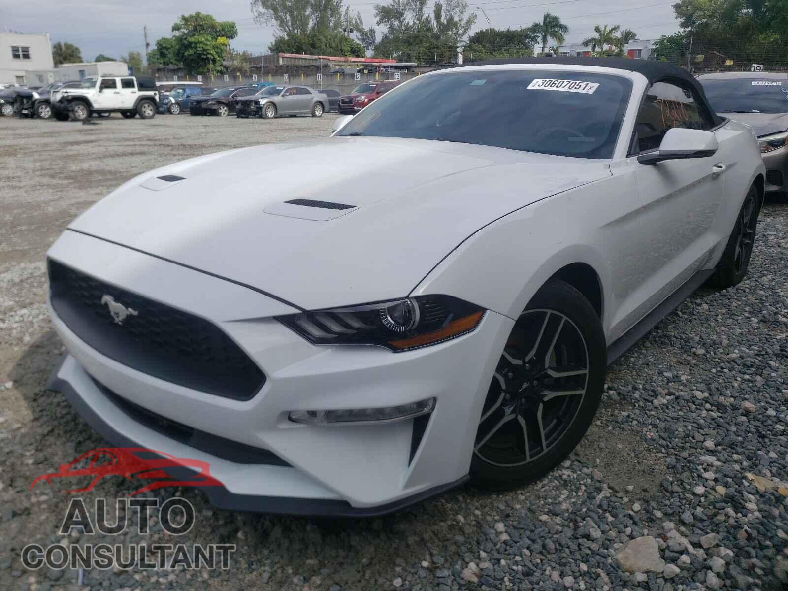 FORD MUSTANG 2018 - 1FATP8UHXJ5109583