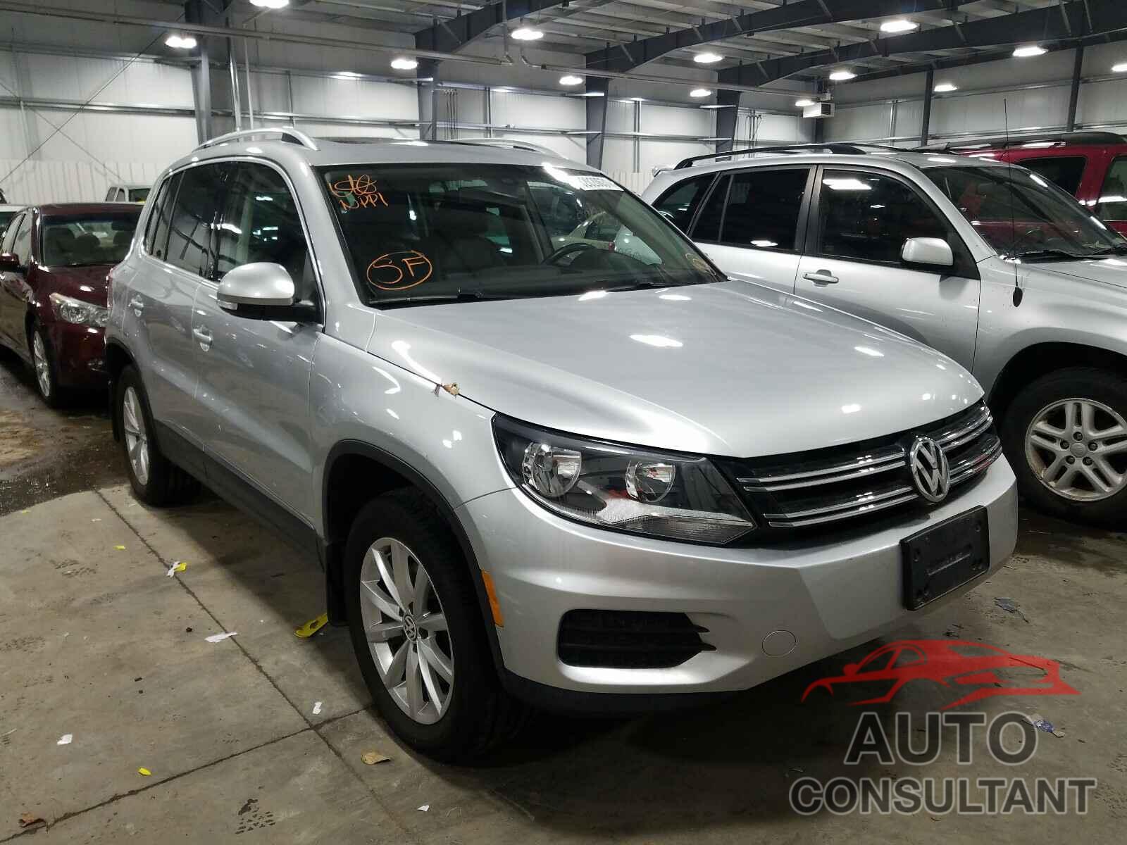 VOLKSWAGEN TIGUAN 2017 - WVGSV7AX4HK002599