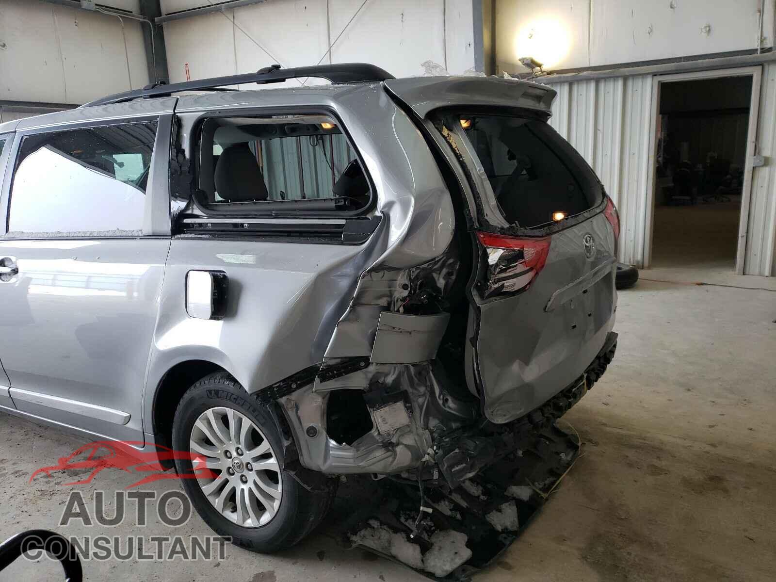 TOYOTA SIENNA 2017 - 5TDYZ3DC5HS856496