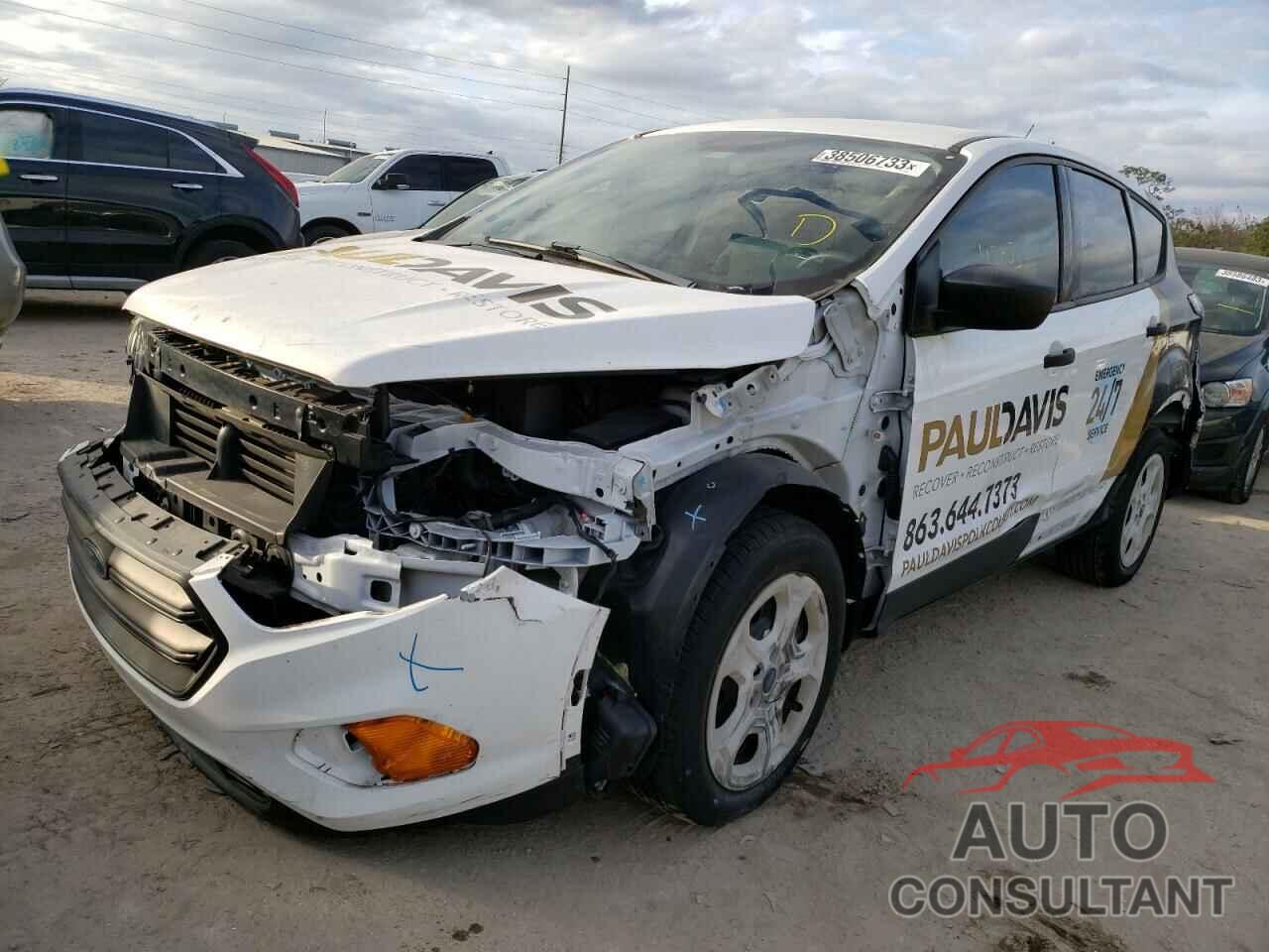FORD ESCAPE 2017 - 1FMCU0F78HUC73239