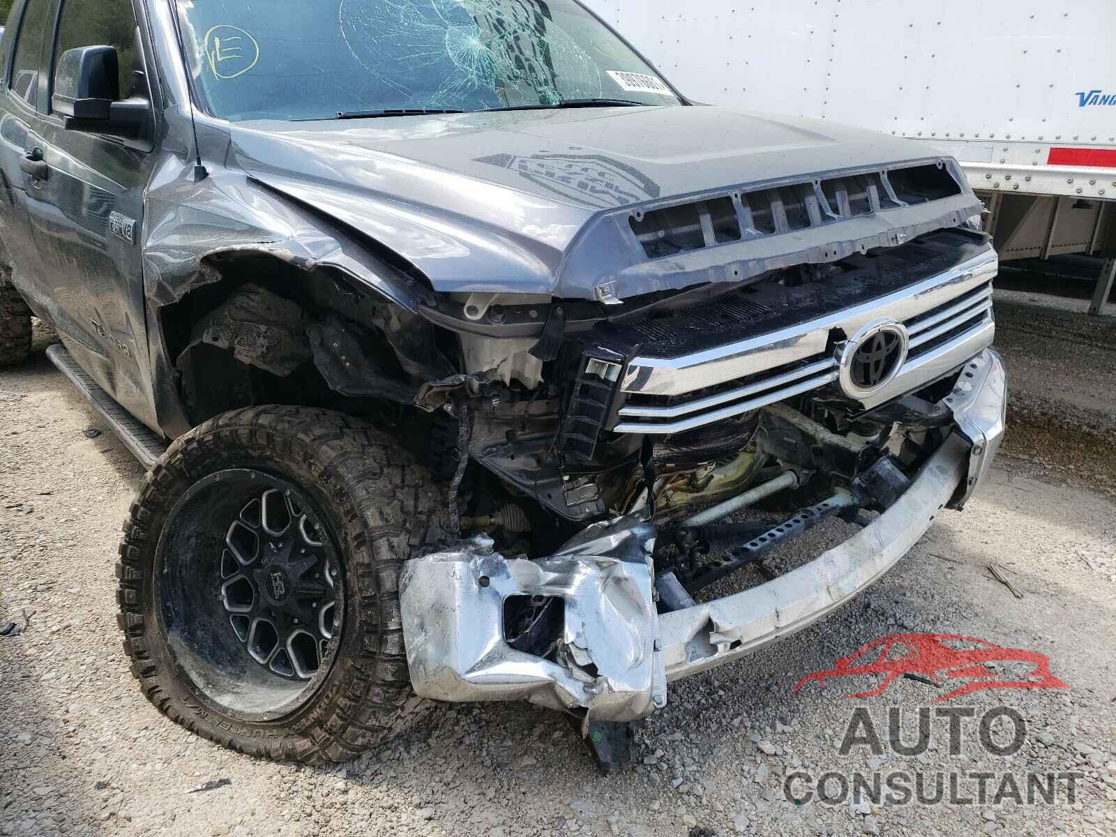 TOYOTA TUNDRA 2017 - 5TFUY5F18HX589227