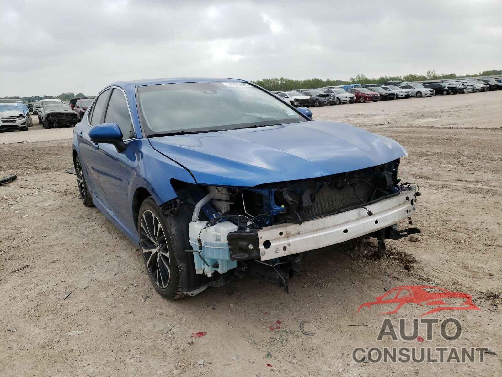 TOYOTA CAMRY 2018 - 4T1B11HK2JU152708
