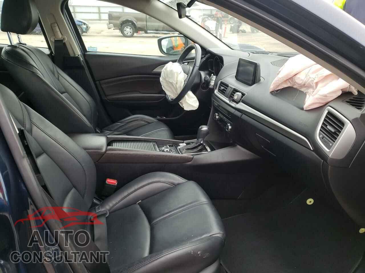 MAZDA 3 2018 - 3MZBN1V34JM165371