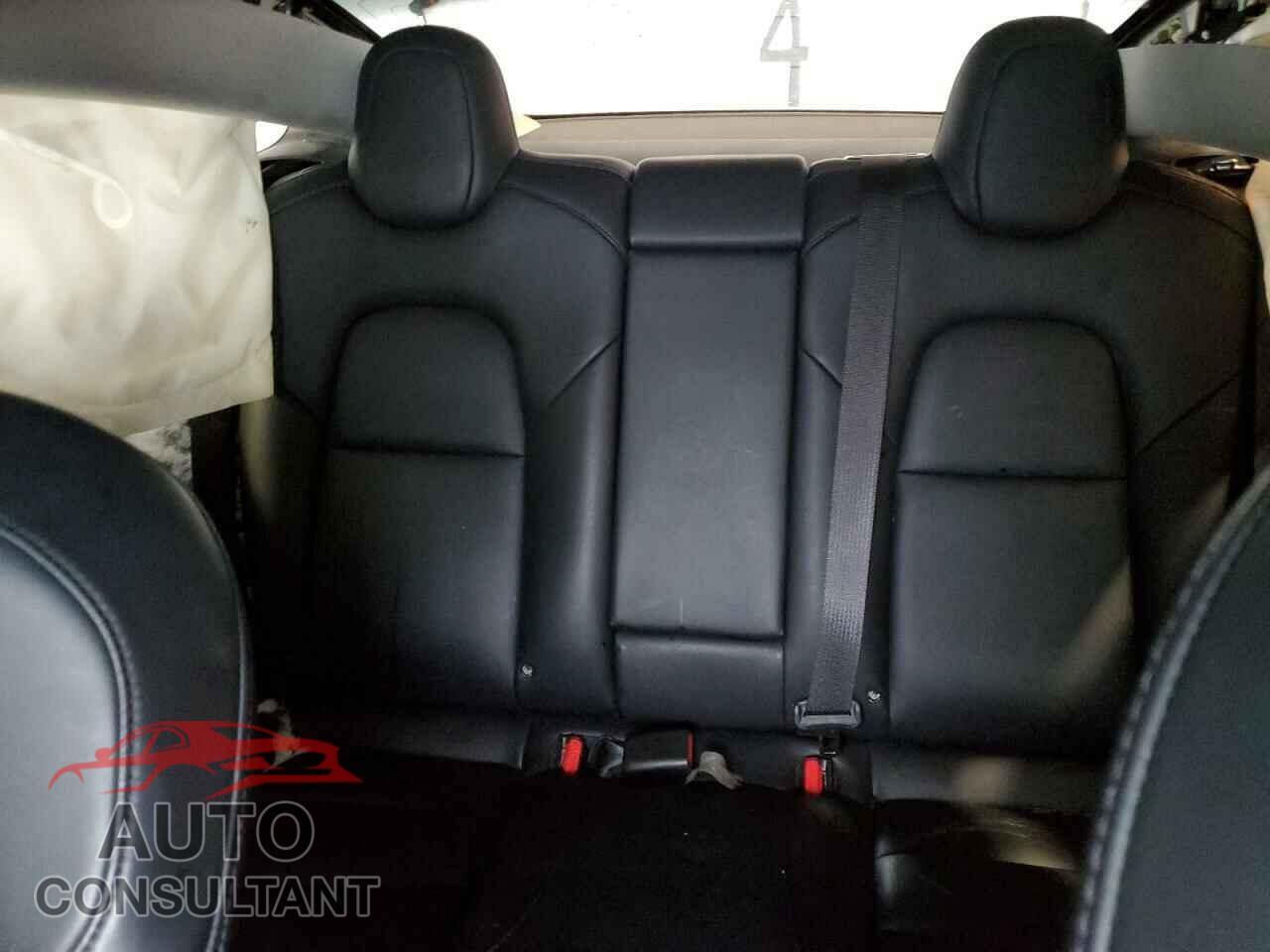 TESLA MODEL 3 2018 - 5YJ3E1EB5JF149117