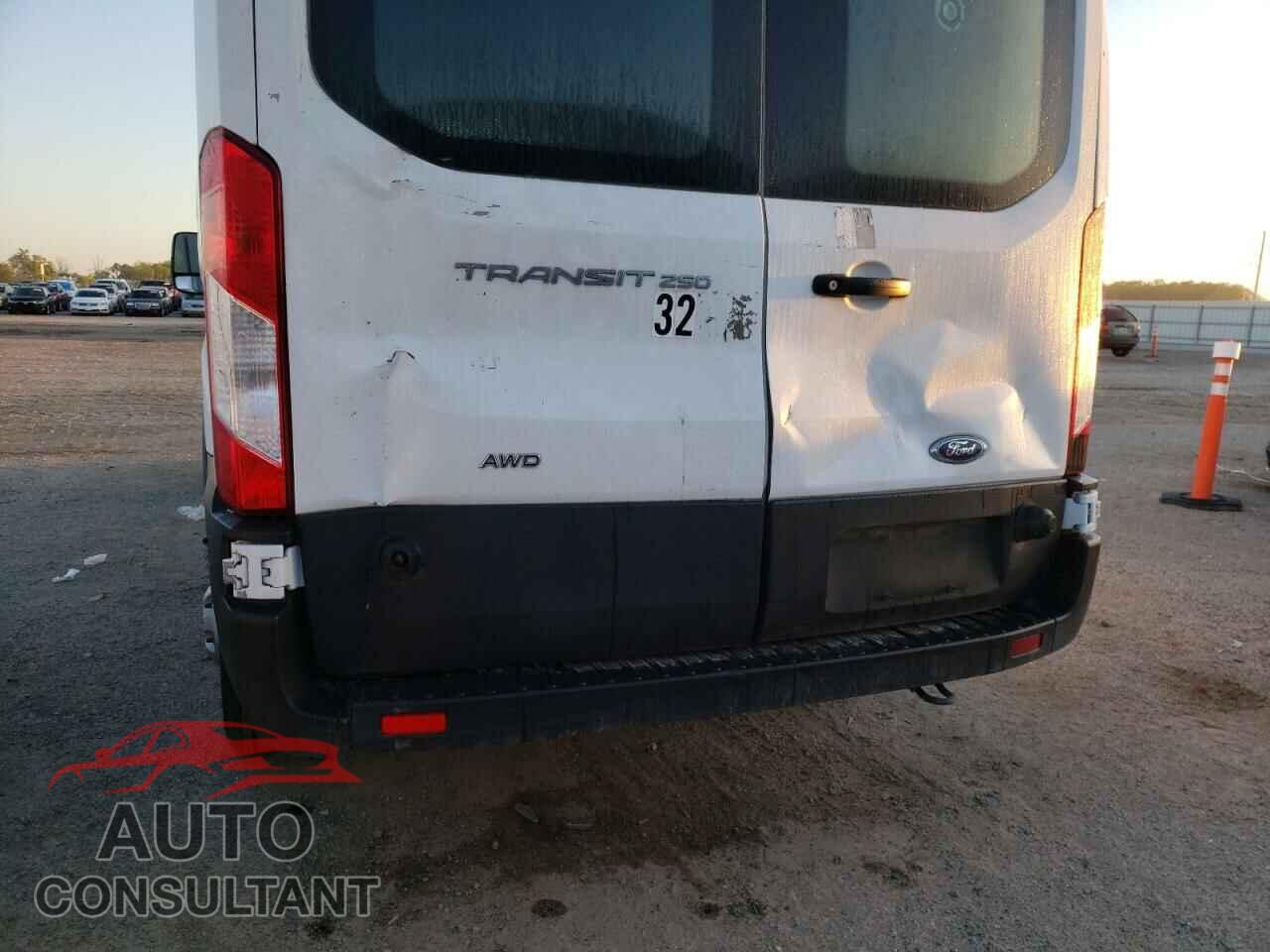 FORD TRANSIT CO 2020 - 1FTBR2C83LKA09344