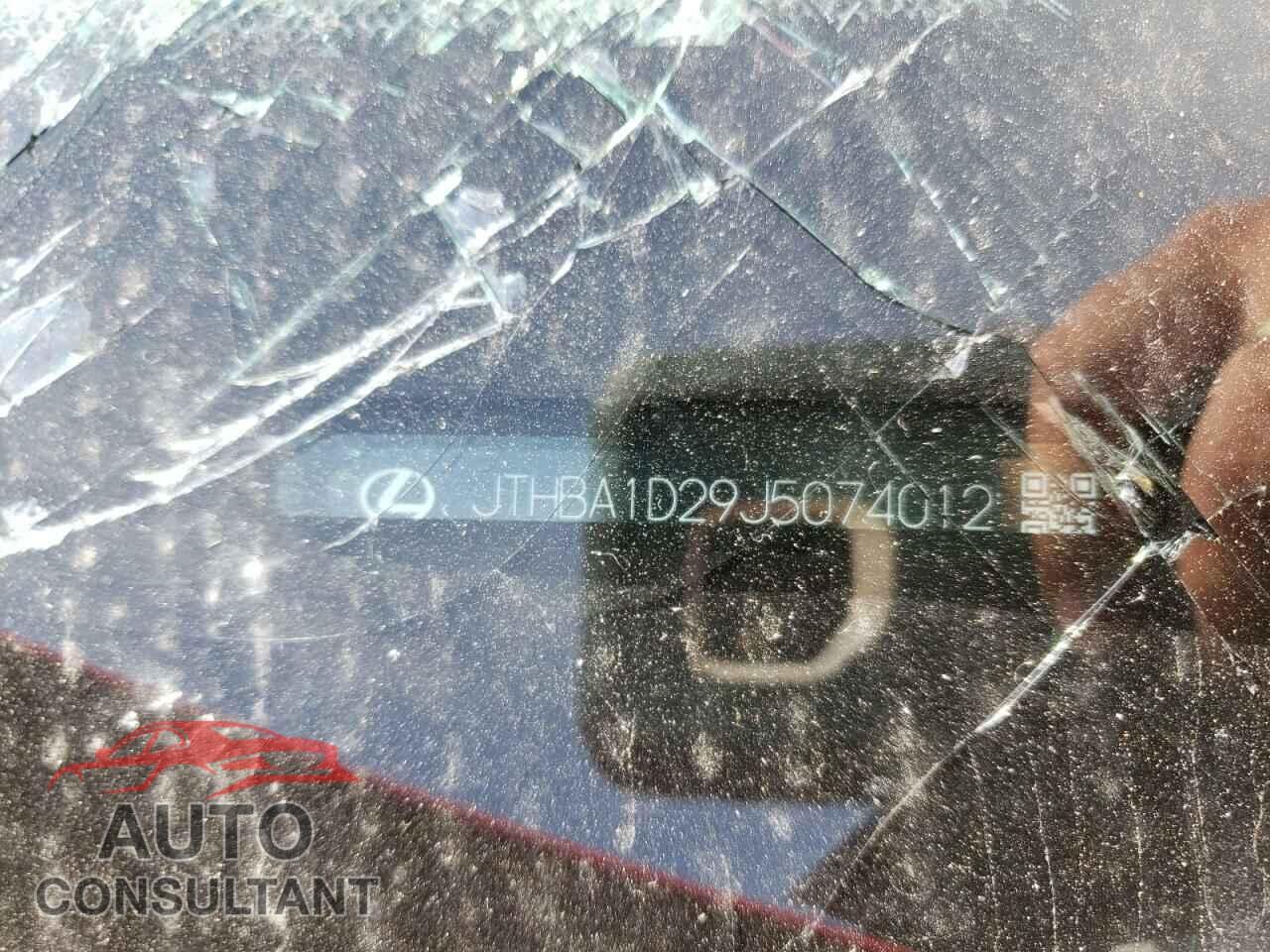 LEXUS IS 2018 - JTHBA1D29J5074012