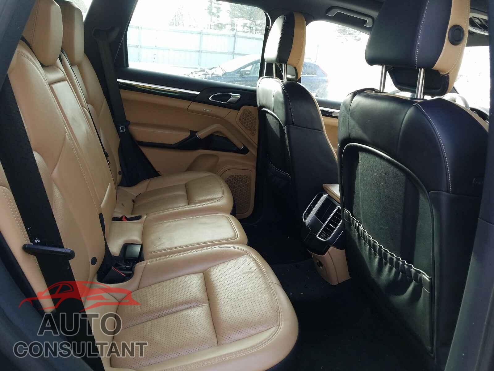 PORSCHE CAYENNE 2016 - WP1AA2A25GKA14065
