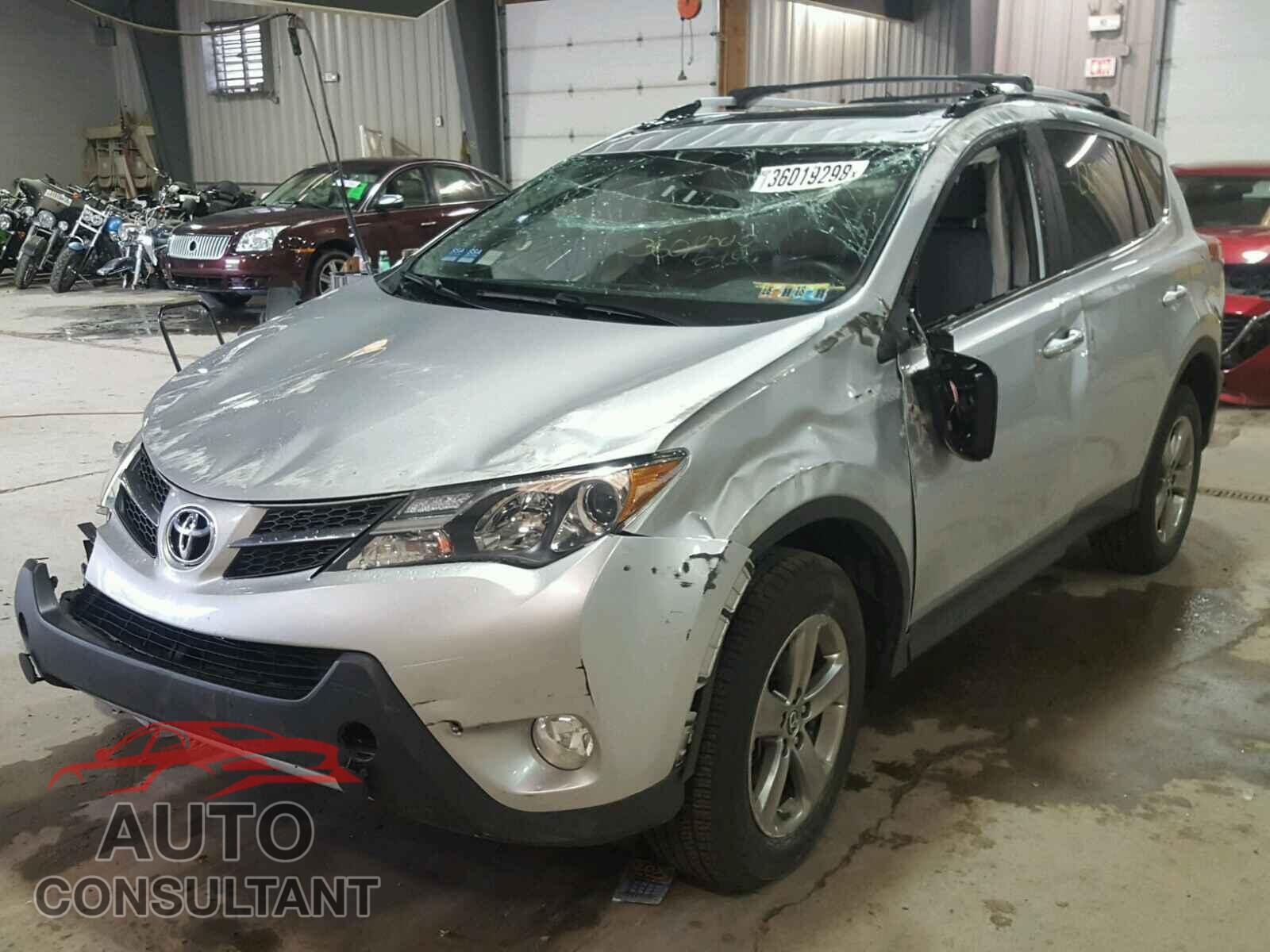 TOYOTA RAV4 2015 - JTMRFREV3FD169199