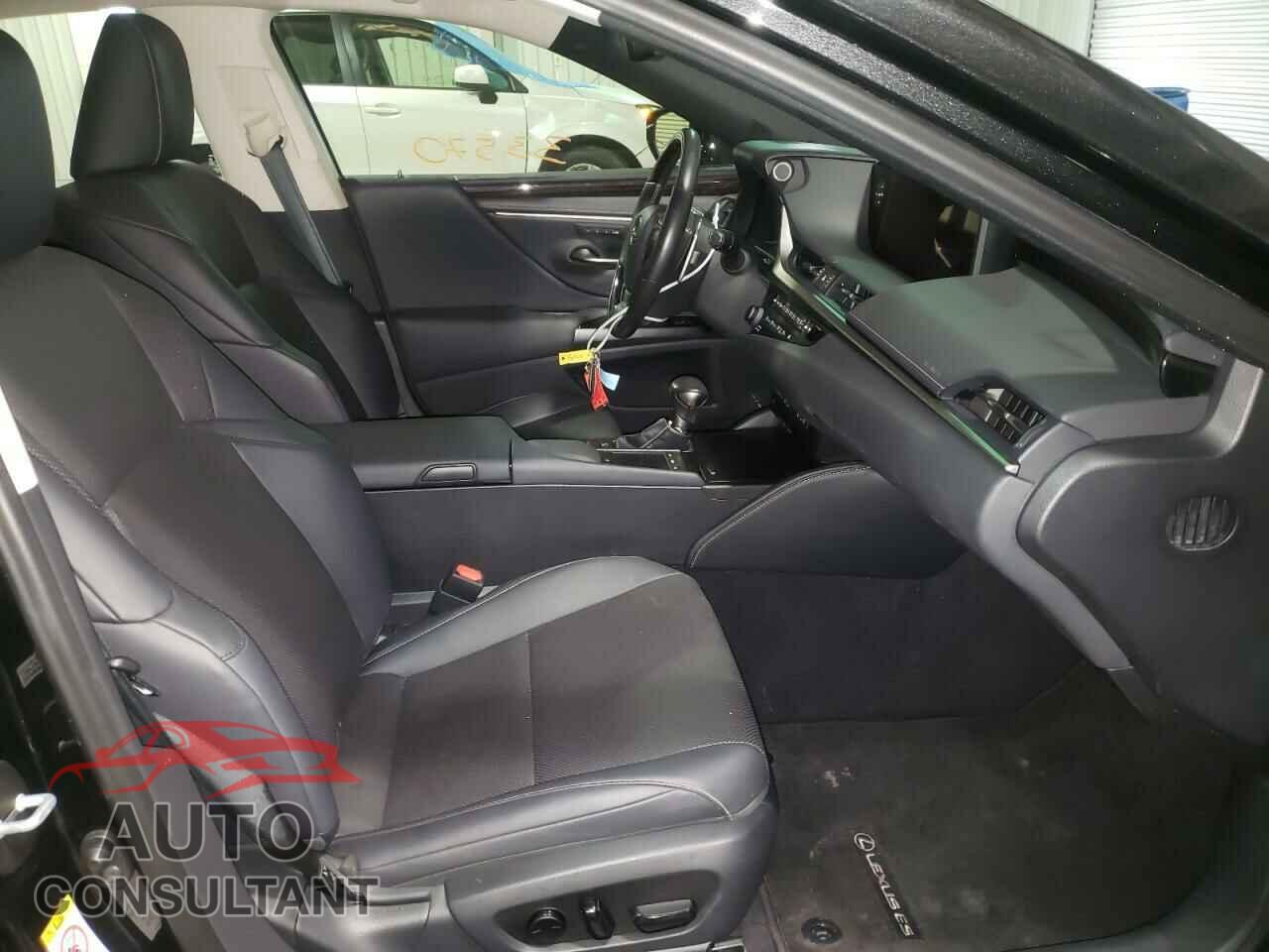 LEXUS ES300 2019 - JTHB21B12K2000375