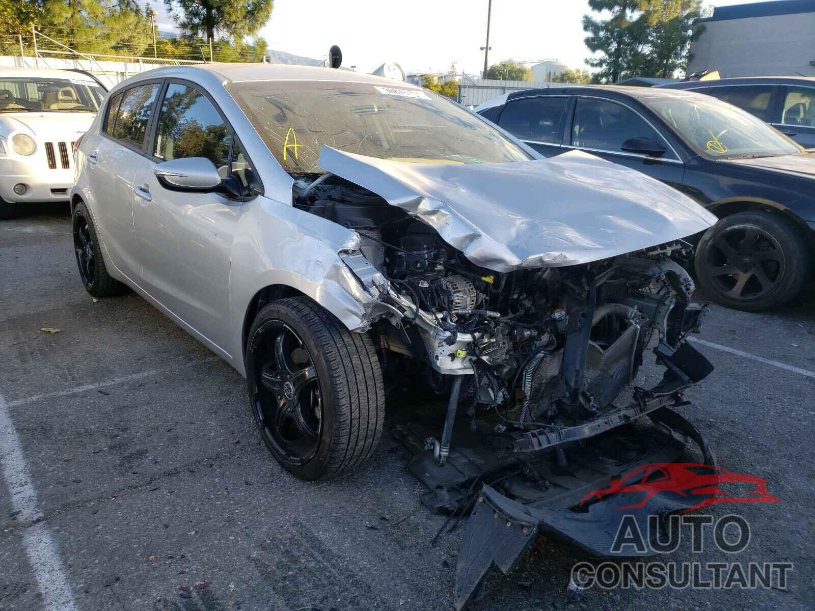 KIA FORTE 2017 - KNAFK5A8XH5697338