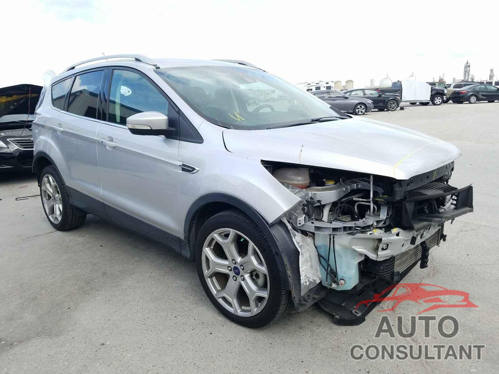 FORD ESCAPE 2017 - 1FMCU0J92HUD35582