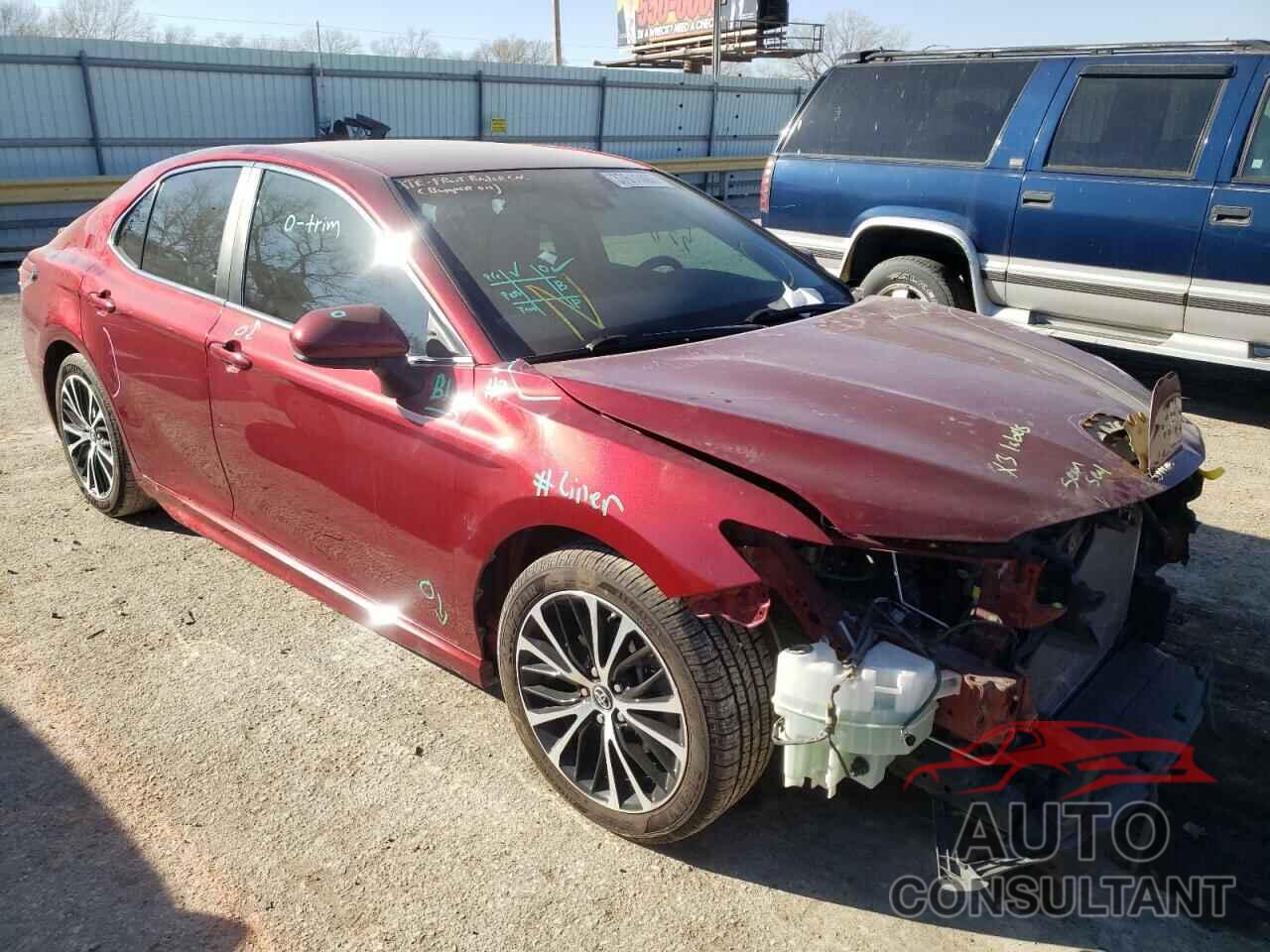 TOYOTA CAMRY 2018 - 4T1B11HK2JU520384