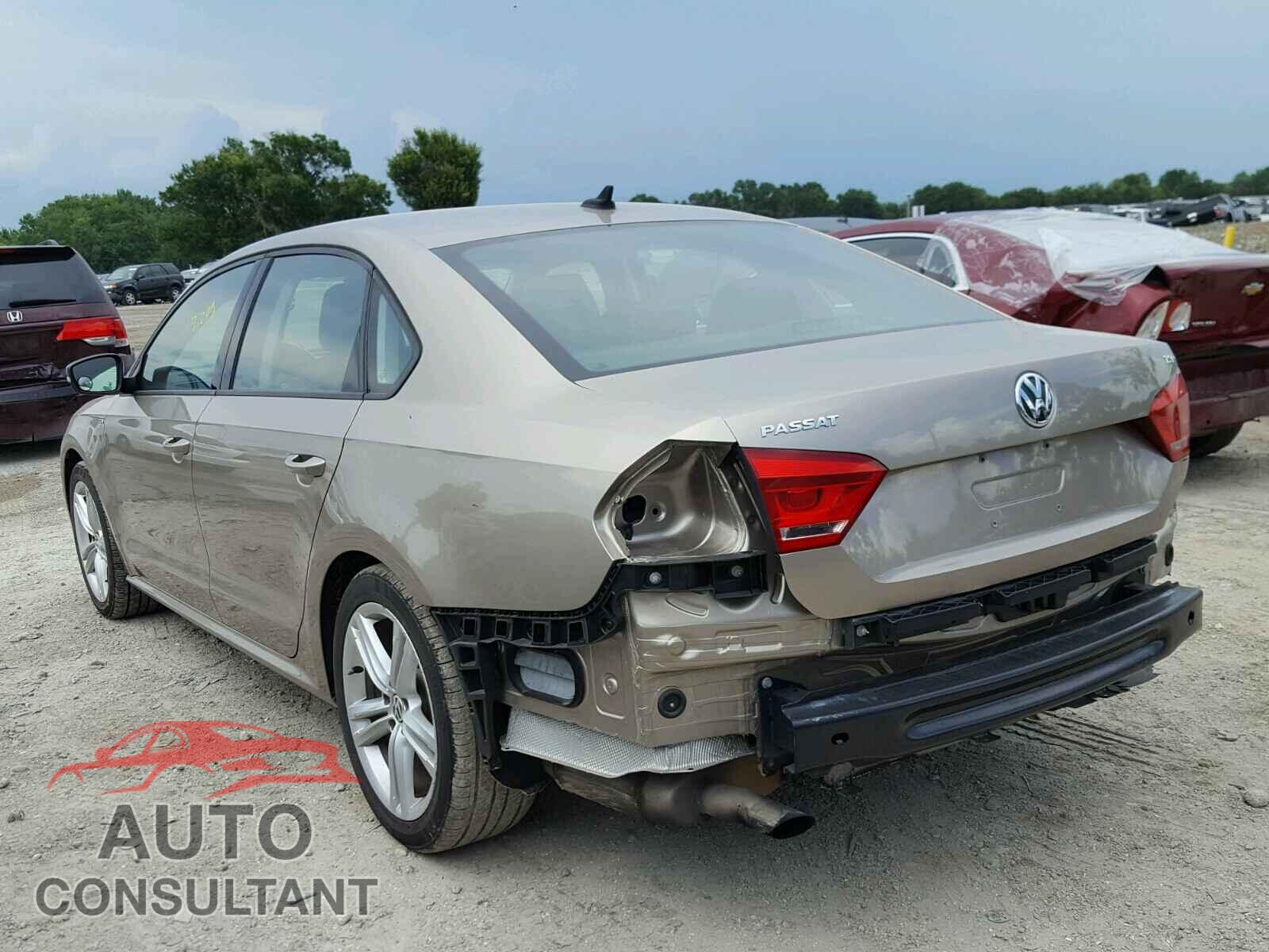 VOLKSWAGEN PASSAT 2015 - 1VWAT7A32FC039108