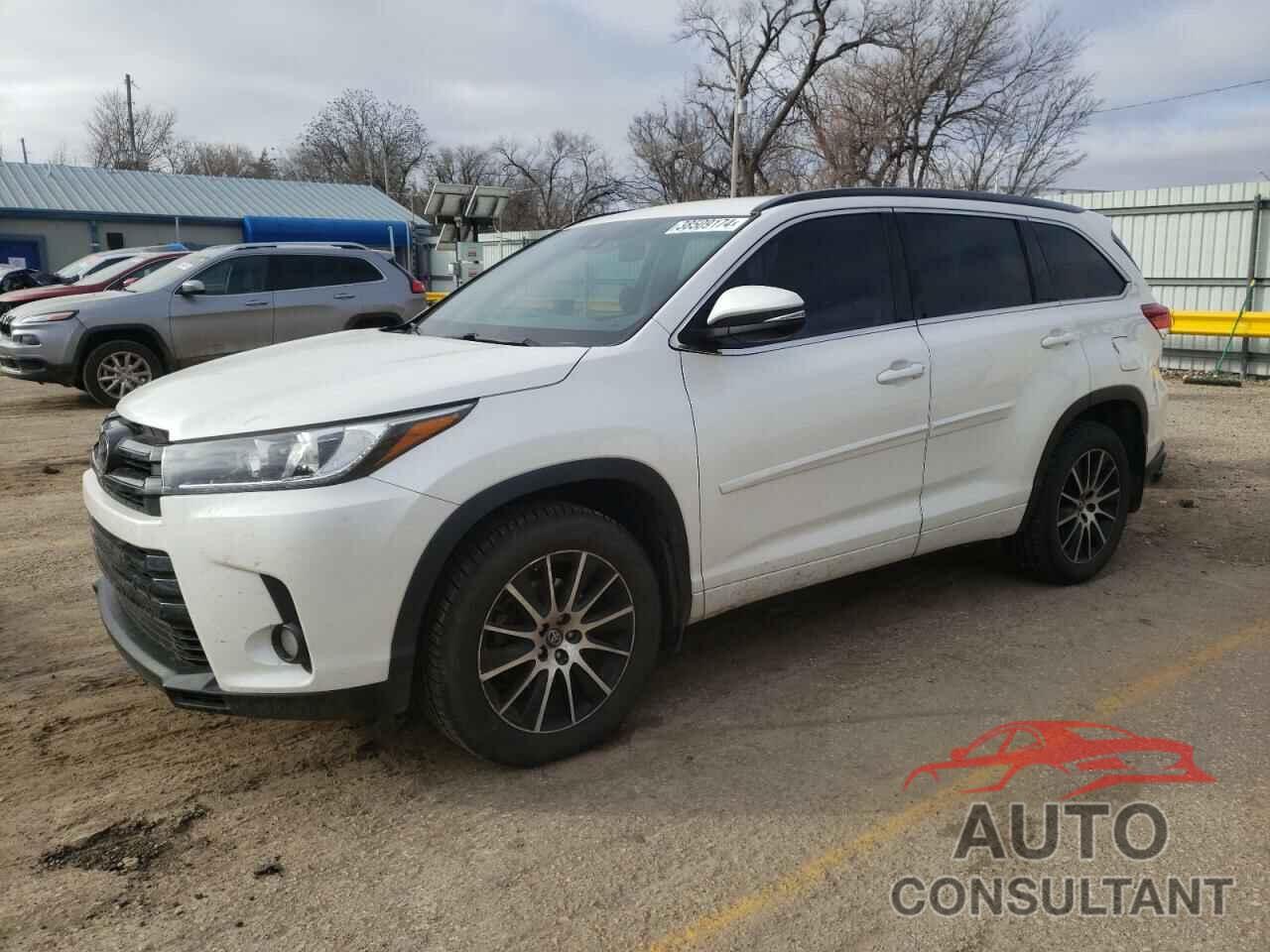 TOYOTA HIGHLANDER 2018 - 5TDJZRFH6JS548238