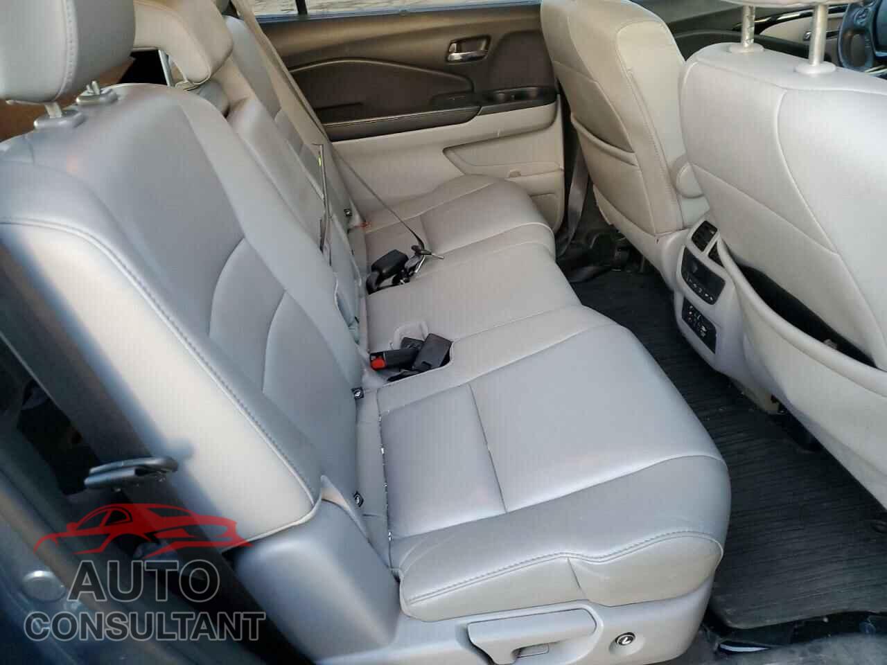 HONDA PILOT 2017 - 5FNYF6H93HB028637