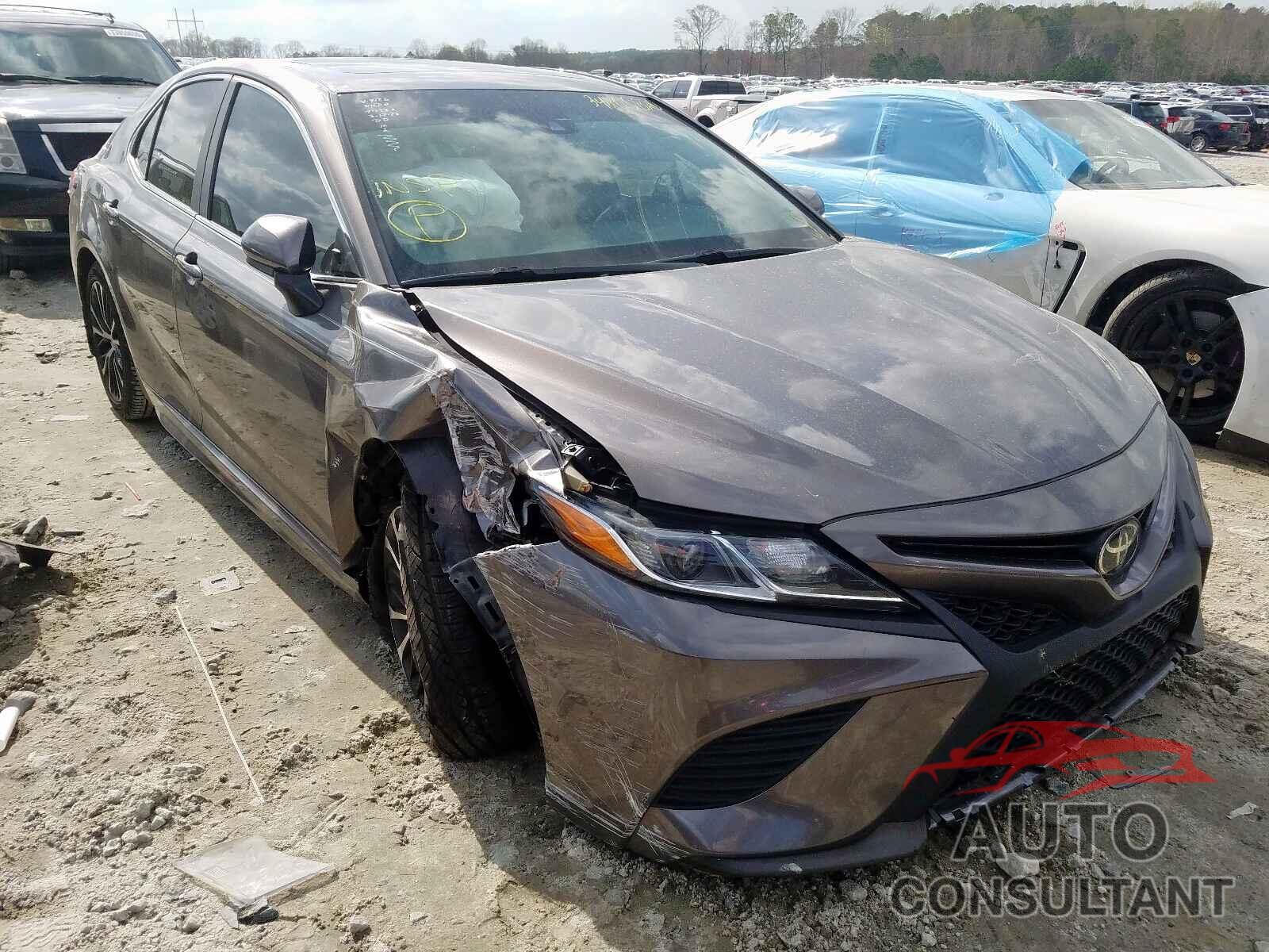 TOYOTA CAMRY 2018 - 4T1B11HK4JU619126