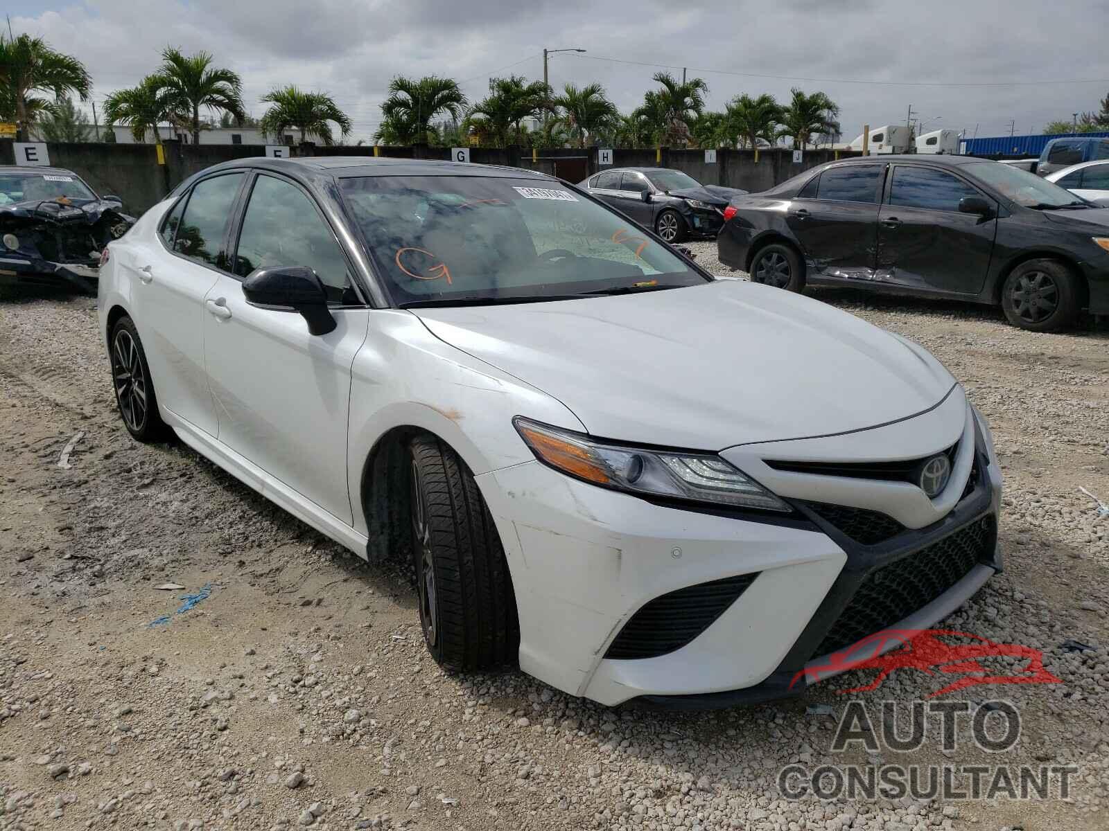 TOYOTA CAMRY 2018 - 5TDKZRFH1JS527849