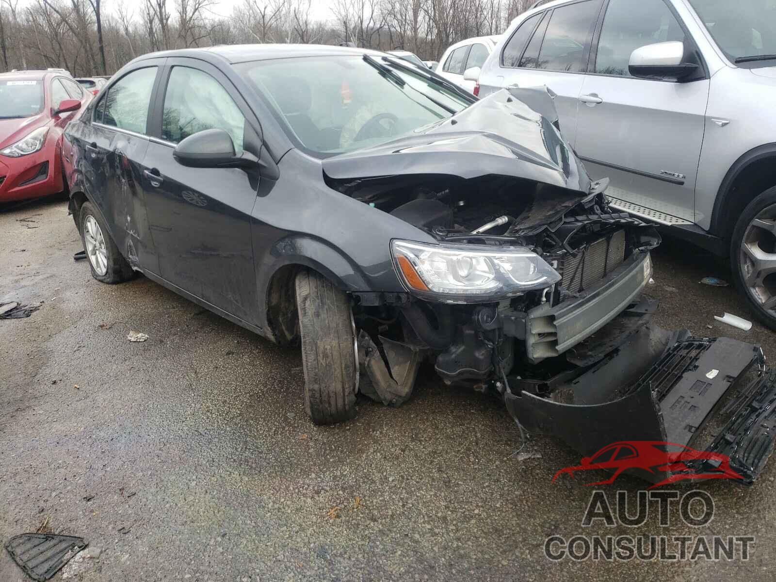 CHEVROLET SONIC 2018 - 1G1JD5SHXJ4127799