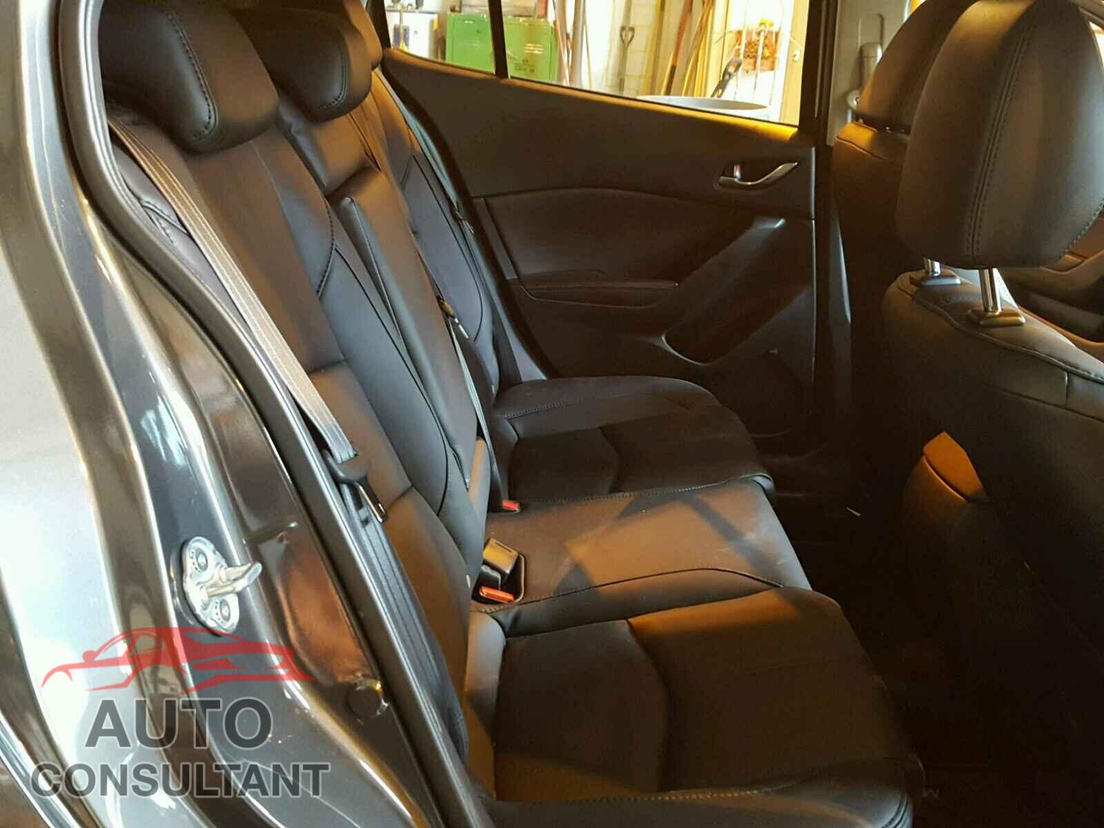 MAZDA 3 2018 - 3MZBN1L39JM186705